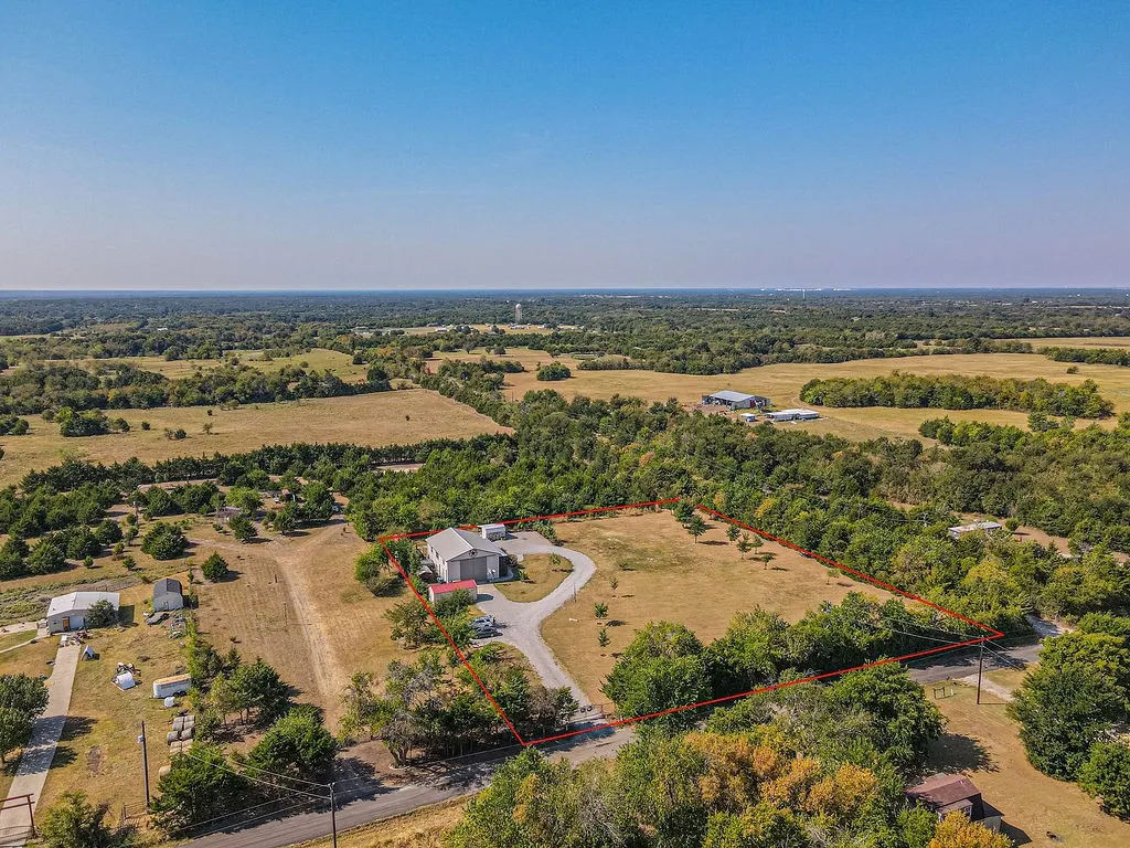 Single Family Residence For Sale in Hunt County , 4129 County Road 4111, Campbell, Texas 75422, 3 Bedroom, 2 Bathroom, Garage spaces, 2,160 Sqft, built in 2015, mls#21374044, Real Estate Agent in Campbell, Homes For Sale in Hunt county, Homes For Sale in Campbell, Realtor in Campbell Texas, Real Estate Brokerage Independent Realty Texas, Luminita Cordes Realtor