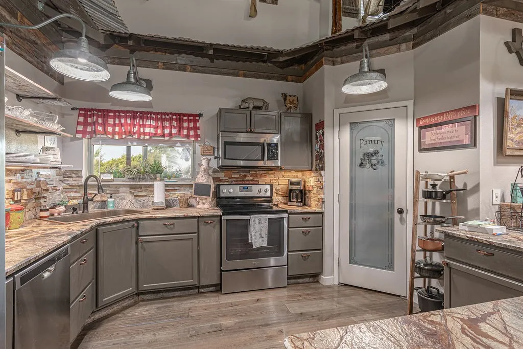 Single Family Residence For Sale in Hunt County , 4129 County Road 4111, Campbell, Texas 75422, 3 Bedroom, 2 Bathroom, Garage spaces, 2,160 Sqft, built in 2015, mls#21374044, Real Estate Agent in Campbell, Homes For Sale in Hunt county, Homes For Sale in Campbell, Realtor in Campbell Texas, Real Estate Brokerage Independent Realty Texas, Luminita Cordes Realtor