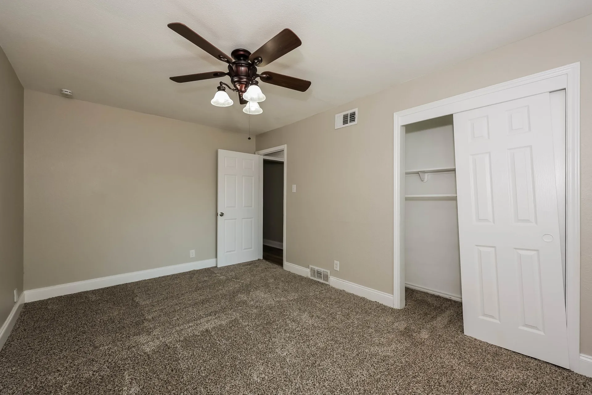 Single Family Residence For Sale in Dallas County , 7832 Seydel Street, Dallas, Texas 75217, 4 Bedroom, 3 Bathroom, Garage spaces, 1,538 Sqft, built in 1954, mls#21374370, Real Estate Agent in Dallas, Homes For Sale in Dallas county, Homes For Sale in Dallas, Realtor in Dallas Texas, Real Estate Brokerage Independent Realty Texas, Luminita Cordes Realtor
