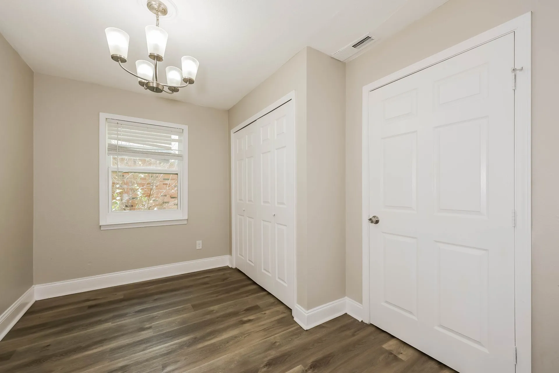 Single Family Residence For Sale in Dallas County , 7832 Seydel Street, Dallas, Texas 75217, 4 Bedroom, 3 Bathroom, Garage spaces, 1,538 Sqft, built in 1954, mls#21374370, Real Estate Agent in Dallas, Homes For Sale in Dallas county, Homes For Sale in Dallas, Realtor in Dallas Texas, Real Estate Brokerage Independent Realty Texas, Luminita Cordes Realtor