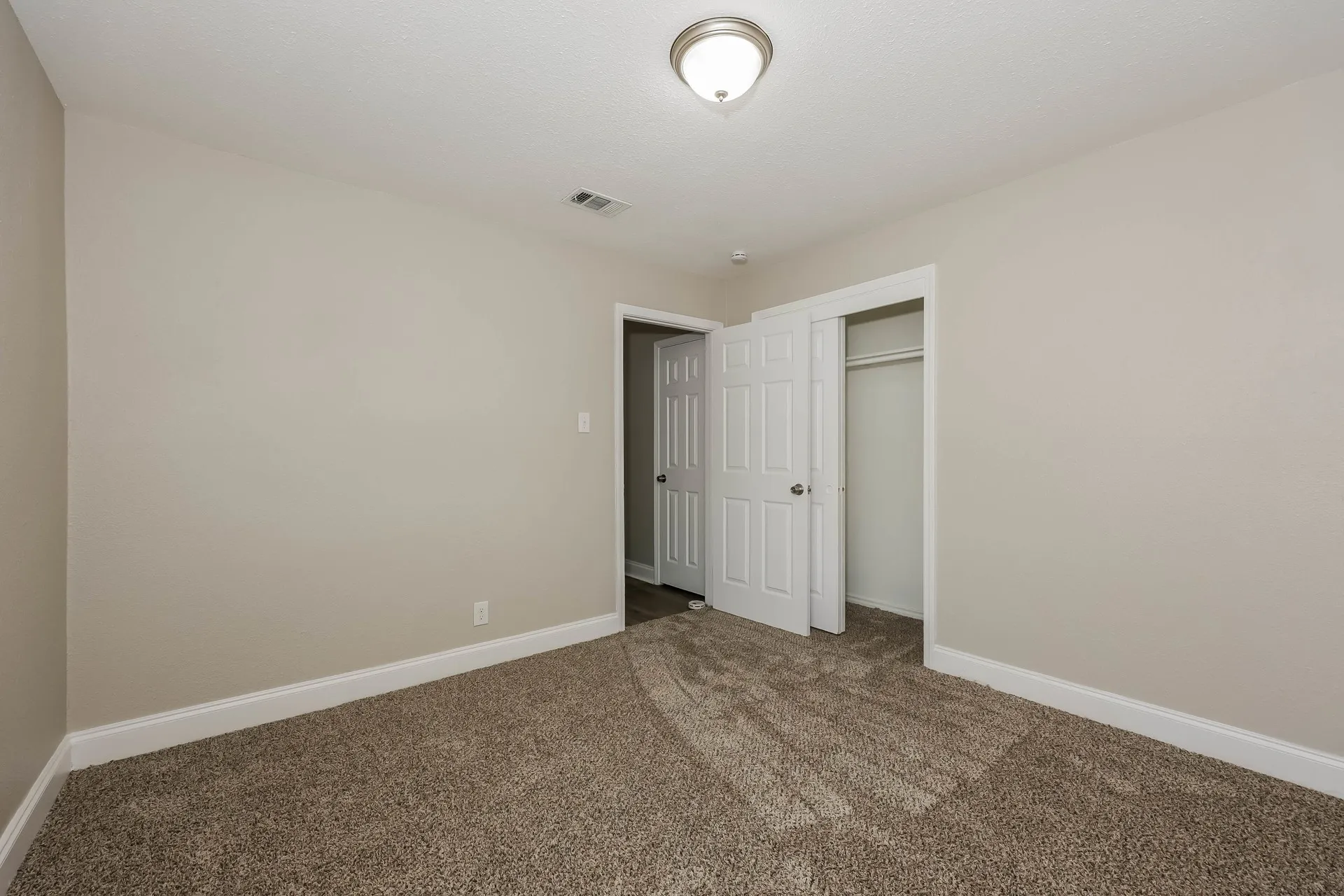Single Family Residence For Sale in Dallas County , 7832 Seydel Street, Dallas, Texas 75217, 4 Bedroom, 3 Bathroom, Garage spaces, 1,538 Sqft, built in 1954, mls#21374370, Real Estate Agent in Dallas, Homes For Sale in Dallas county, Homes For Sale in Dallas, Realtor in Dallas Texas, Real Estate Brokerage Independent Realty Texas, Luminita Cordes Realtor
