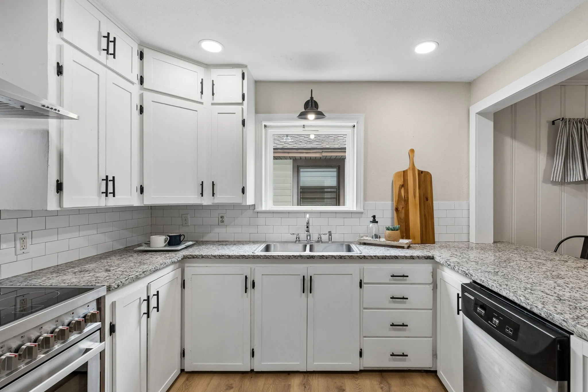 Single Family Residence For Rent in Grayson County , 411 W Taylor Street, Sherman, Texas 75092, 3 Bedroom, 2 Bathroom, 1 Garage spaces, 1,300 Sqft, built in 1952, mls#21369350, Real Estate Agent in Sherman, Homes For Rent in Grayson county, Homes For Rent in Sherman, Realtor in Sherman Texas, Real Estate Brokerage Independent Realty Texas, Luminita Cordes Realtor