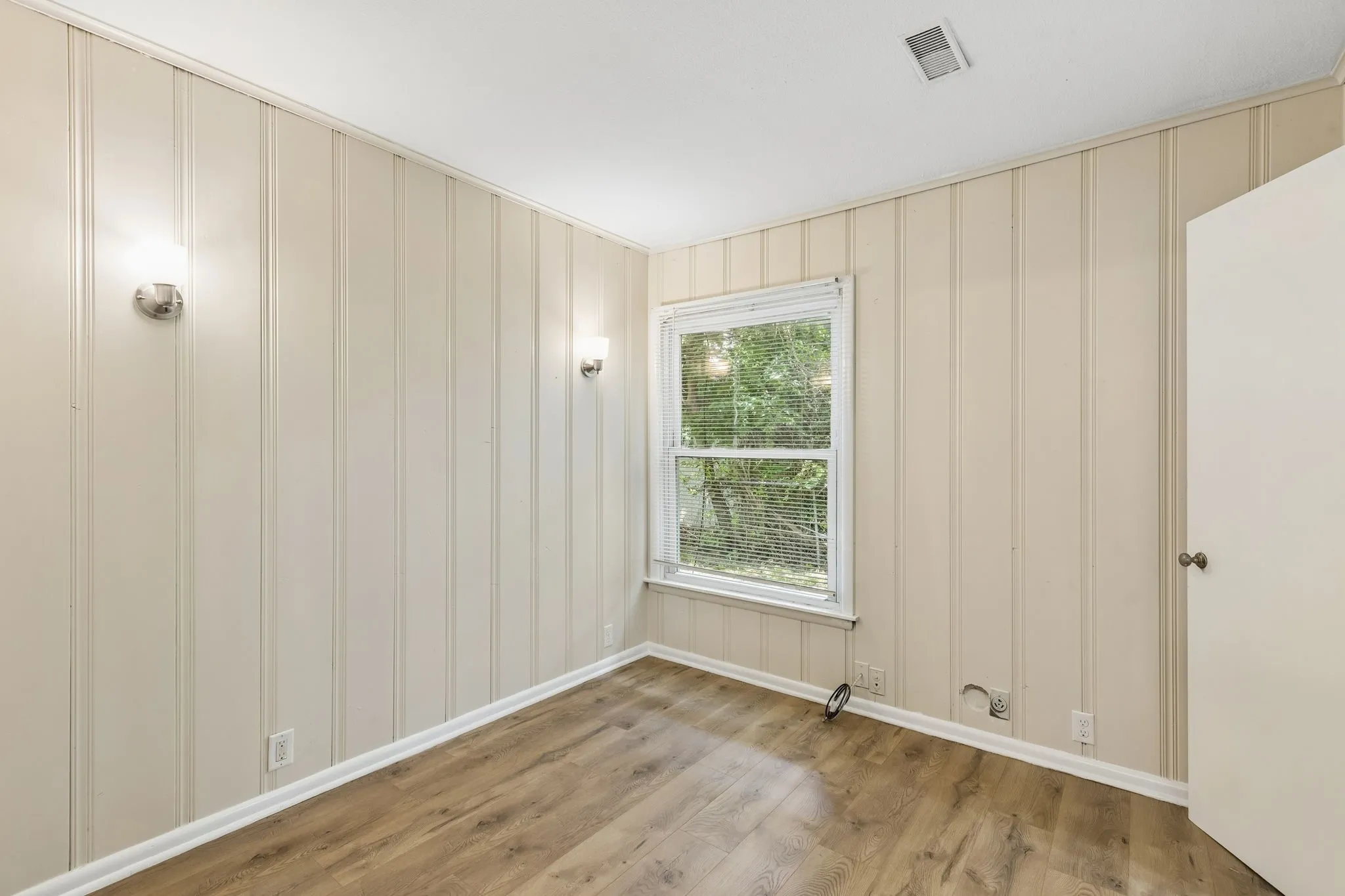 Single Family Residence For Rent in Grayson County , 411 W Taylor Street, Sherman, Texas 75092, 3 Bedroom, 2 Bathroom, 1 Garage spaces, 1,300 Sqft, built in 1952, mls#21369350, Real Estate Agent in Sherman, Homes For Rent in Grayson county, Homes For Rent in Sherman, Realtor in Sherman Texas, Real Estate Brokerage Independent Realty Texas, Luminita Cordes Realtor