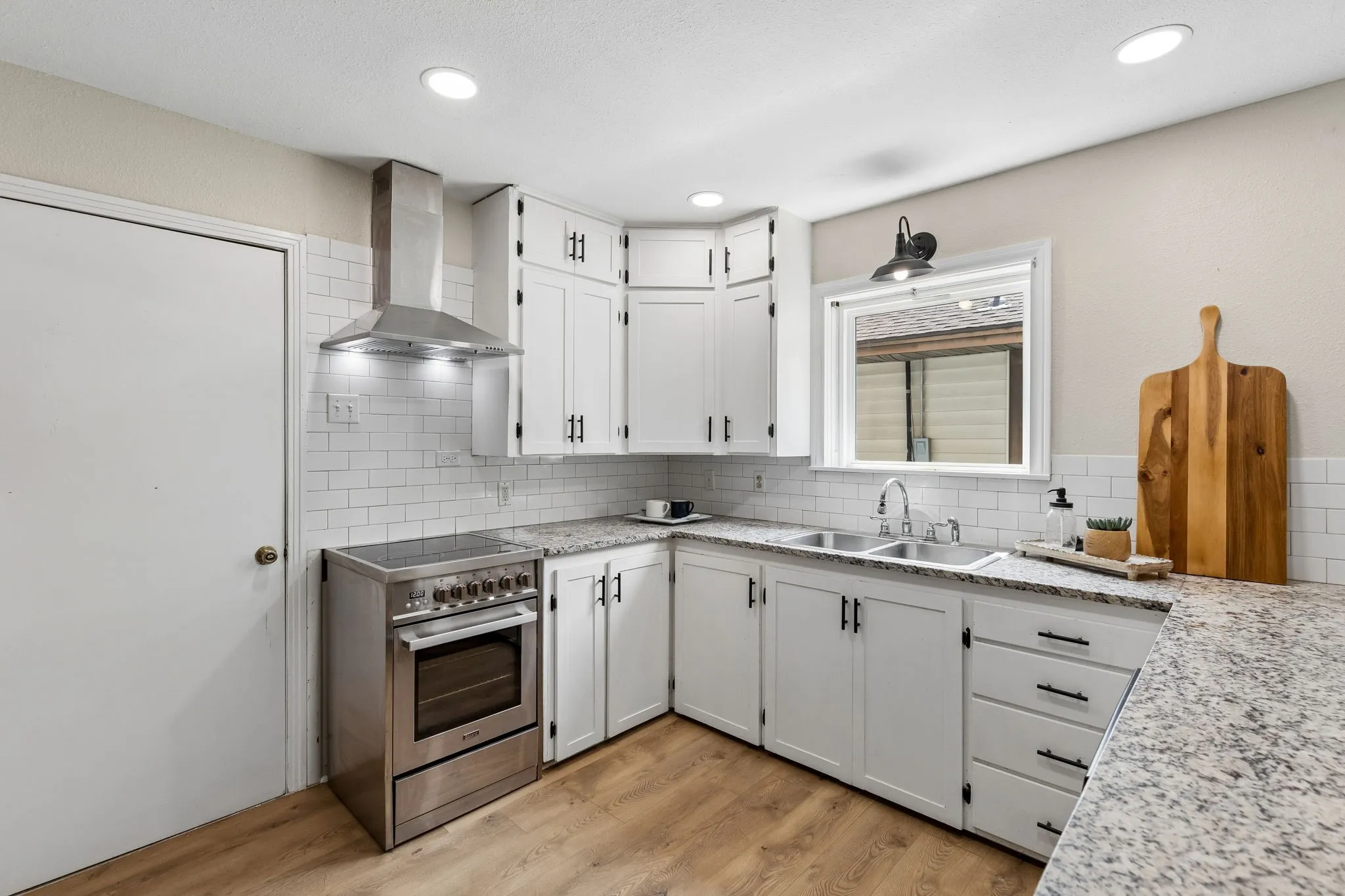 Single Family Residence For Rent in Grayson County , 411 W Taylor Street, Sherman, Texas 75092, 3 Bedroom, 2 Bathroom, 1 Garage spaces, 1,300 Sqft, built in 1952, mls#21369350, Real Estate Agent in Sherman, Homes For Rent in Grayson county, Homes For Rent in Sherman, Realtor in Sherman Texas, Real Estate Brokerage Independent Realty Texas, Luminita Cordes Realtor
