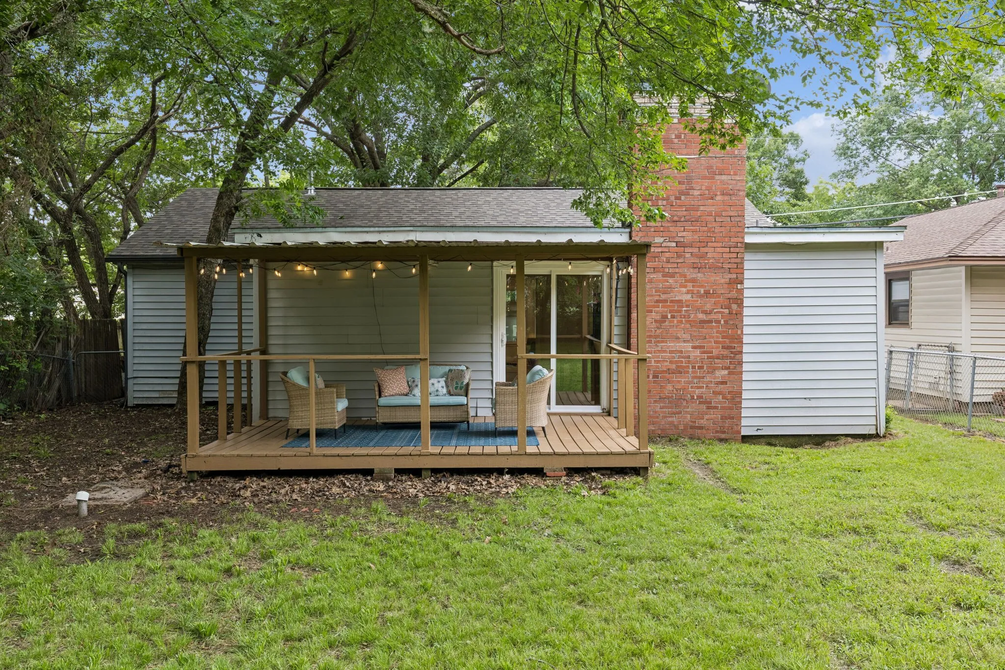Single Family Residence For Rent in Grayson County , 411 W Taylor Street, Sherman, Texas 75092, 3 Bedroom, 2 Bathroom, 1 Garage spaces, 1,300 Sqft, built in 1952, mls#21369350, Real Estate Agent in Sherman, Homes For Rent in Grayson county, Homes For Rent in Sherman, Realtor in Sherman Texas, Real Estate Brokerage Independent Realty Texas, Luminita Cordes Realtor