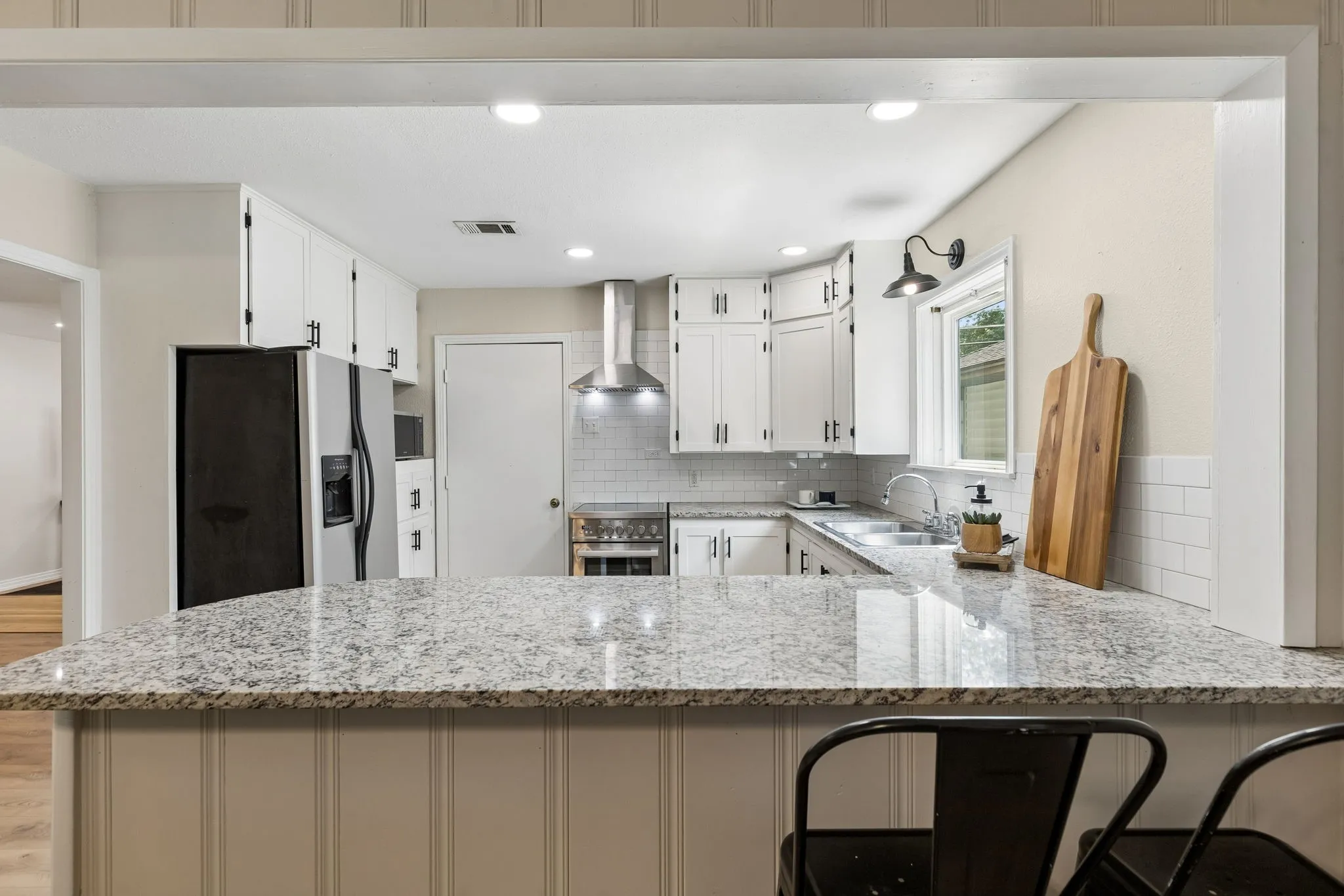 Single Family Residence For Rent in Grayson County , 411 W Taylor Street, Sherman, Texas 75092, 3 Bedroom, 2 Bathroom, 1 Garage spaces, 1,300 Sqft, built in 1952, mls#21369350, Real Estate Agent in Sherman, Homes For Rent in Grayson county, Homes For Rent in Sherman, Realtor in Sherman Texas, Real Estate Brokerage Independent Realty Texas, Luminita Cordes Realtor