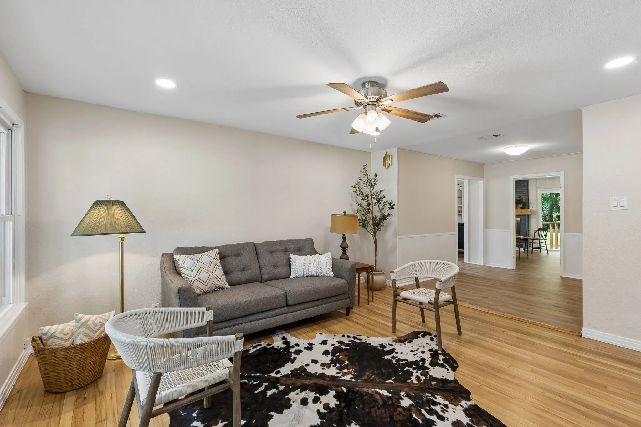 Single Family Residence For Rent in Grayson County , 411 W Taylor Street, Sherman, Texas 75092, 3 Bedroom, 2 Bathroom, 1 Garage spaces, 1,300 Sqft, built in 1952, mls#21369350, Real Estate Agent in Sherman, Homes For Rent in Grayson county, Homes For Rent in Sherman, Realtor in Sherman Texas, Real Estate Brokerage Independent Realty Texas, Luminita Cordes Realtor