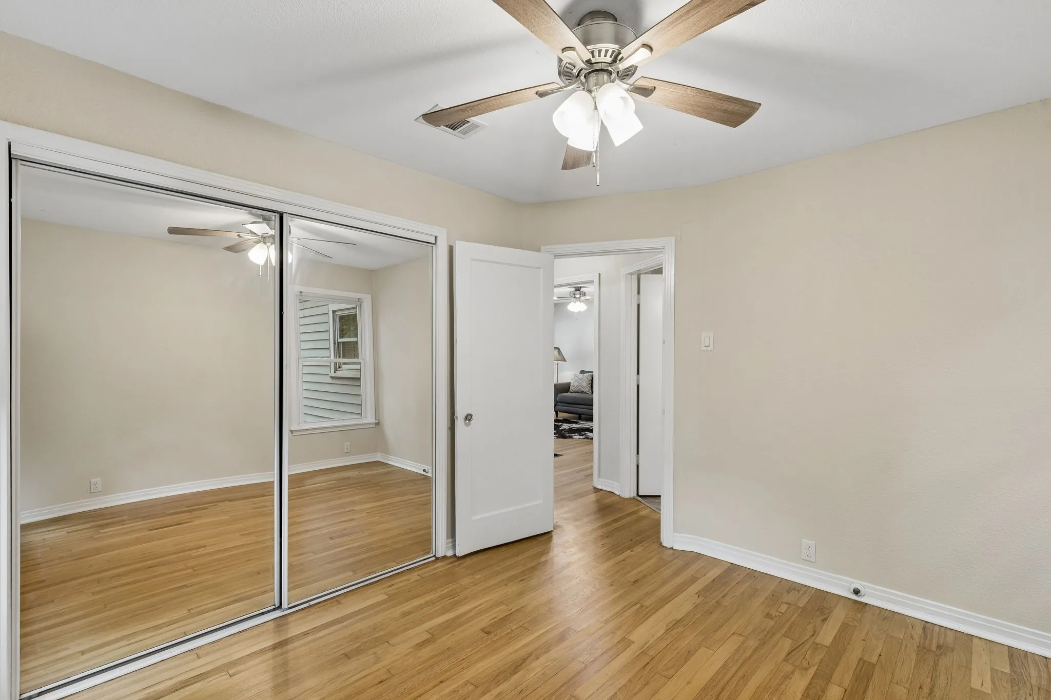 Single Family Residence For Rent in Grayson County , 411 W Taylor Street, Sherman, Texas 75092, 3 Bedroom, 2 Bathroom, 1 Garage spaces, 1,300 Sqft, built in 1952, mls#21369350, Real Estate Agent in Sherman, Homes For Rent in Grayson county, Homes For Rent in Sherman, Realtor in Sherman Texas, Real Estate Brokerage Independent Realty Texas, Luminita Cordes Realtor