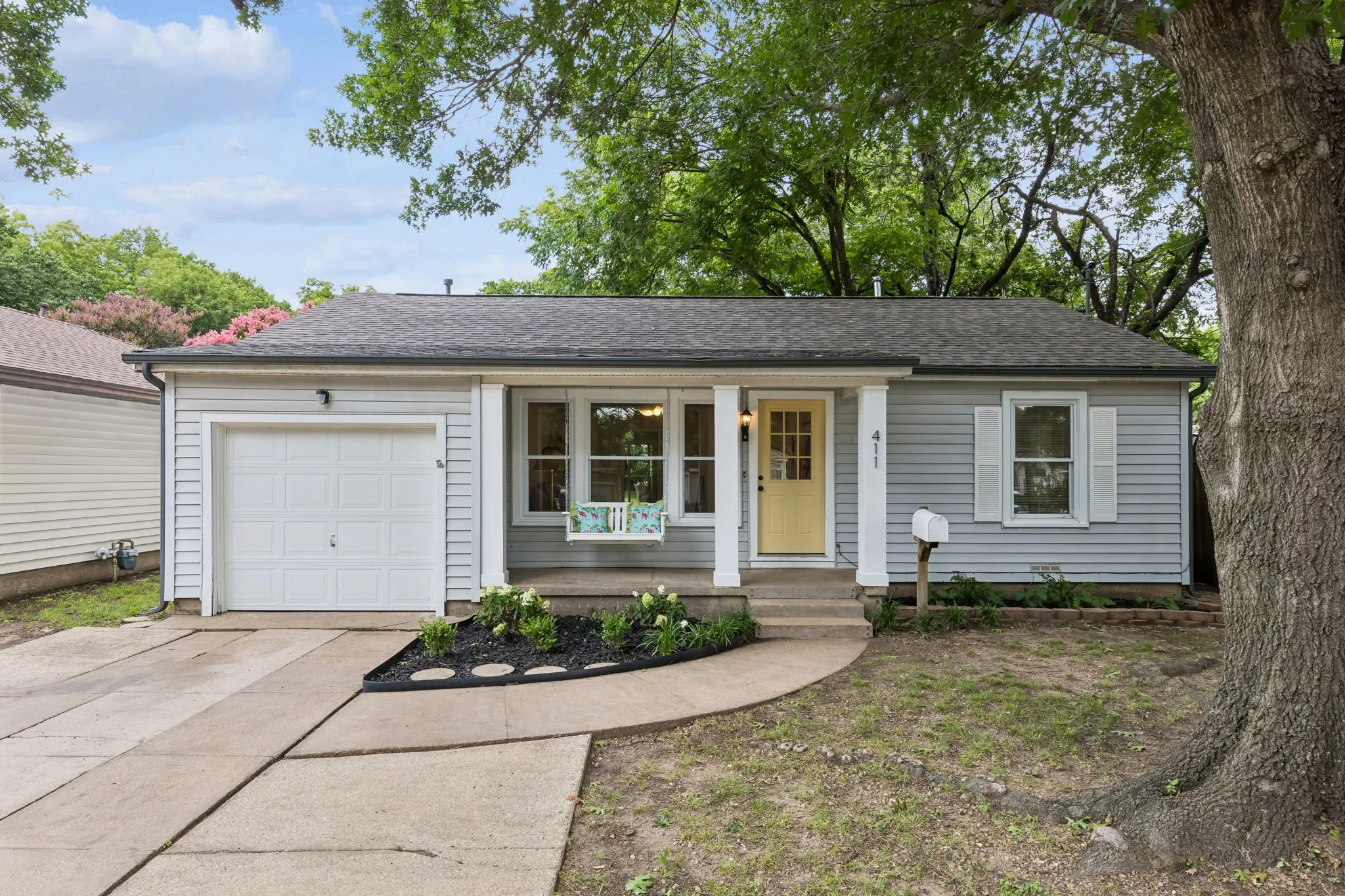 Single Family Residence For Rent in Grayson County , 411 W Taylor Street, Sherman, Texas 75092, 3 Bedroom, 2 Bathroom, 1 Garage spaces, 1,300 Sqft, built in 1952, mls#21369350, Real Estate Agent in Sherman, Homes For Rent in Grayson county, Homes For Rent in Sherman, Realtor in Sherman Texas, Real Estate Brokerage Independent Realty Texas, Luminita Cordes Realtor