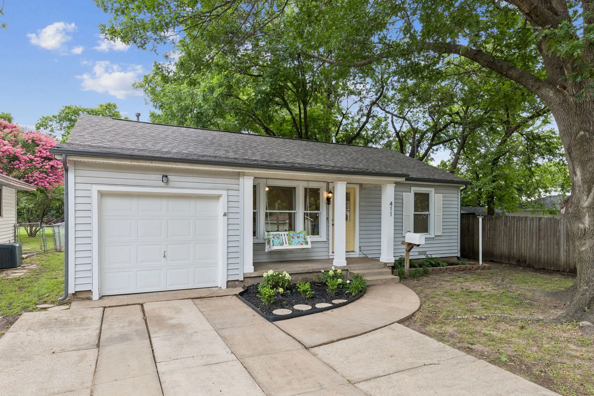 Single Family Residence For Rent in Grayson County , 411 W Taylor Street, Sherman, Texas 75092, 3 Bedroom, 2 Bathroom, 1 Garage spaces, 1,300 Sqft, built in 1952, mls#21369350, Real Estate Agent in Sherman, Homes For Rent in Grayson county, Homes For Rent in Sherman, Realtor in Sherman Texas, Real Estate Brokerage Independent Realty Texas, Luminita Cordes Realtor