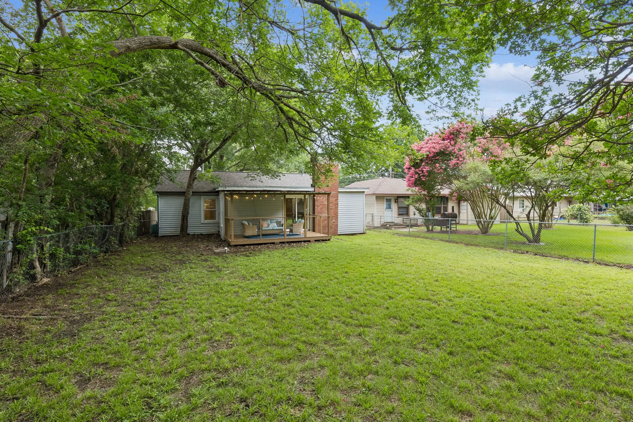 Single Family Residence For Rent in Grayson County , 411 W Taylor Street, Sherman, Texas 75092, 3 Bedroom, 2 Bathroom, 1 Garage spaces, 1,300 Sqft, built in 1952, mls#21369350, Real Estate Agent in Sherman, Homes For Rent in Grayson county, Homes For Rent in Sherman, Realtor in Sherman Texas, Real Estate Brokerage Independent Realty Texas, Luminita Cordes Realtor