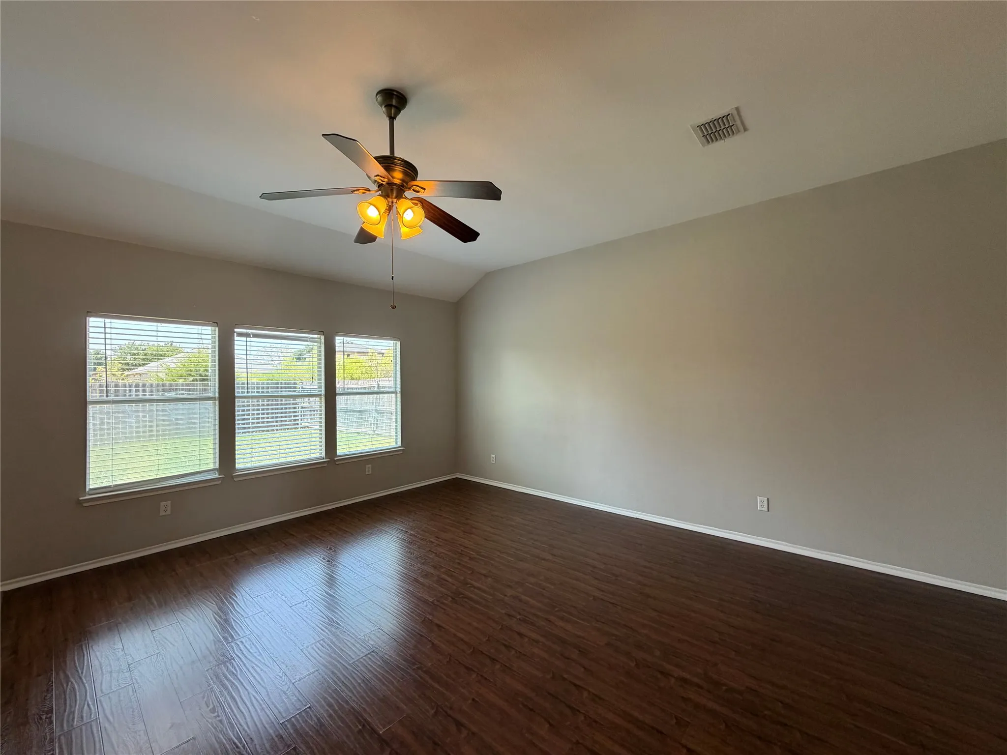 Single Family Residence For Rent in Tarrant County , 8512 Prairie Wind Trail, Fort Worth, Texas 76134, 4 Bedroom, 3 Bathroom, 2 Garage spaces, 2,601 Sqft, built in 2004, mls#21374356, Real Estate Agent in Fort Worth, Homes For Rent in Tarrant county, Homes For Rent in Fort Worth, Realtor in Fort Worth Texas, Real Estate Brokerage Independent Realty Texas, Luminita Cordes Realtor