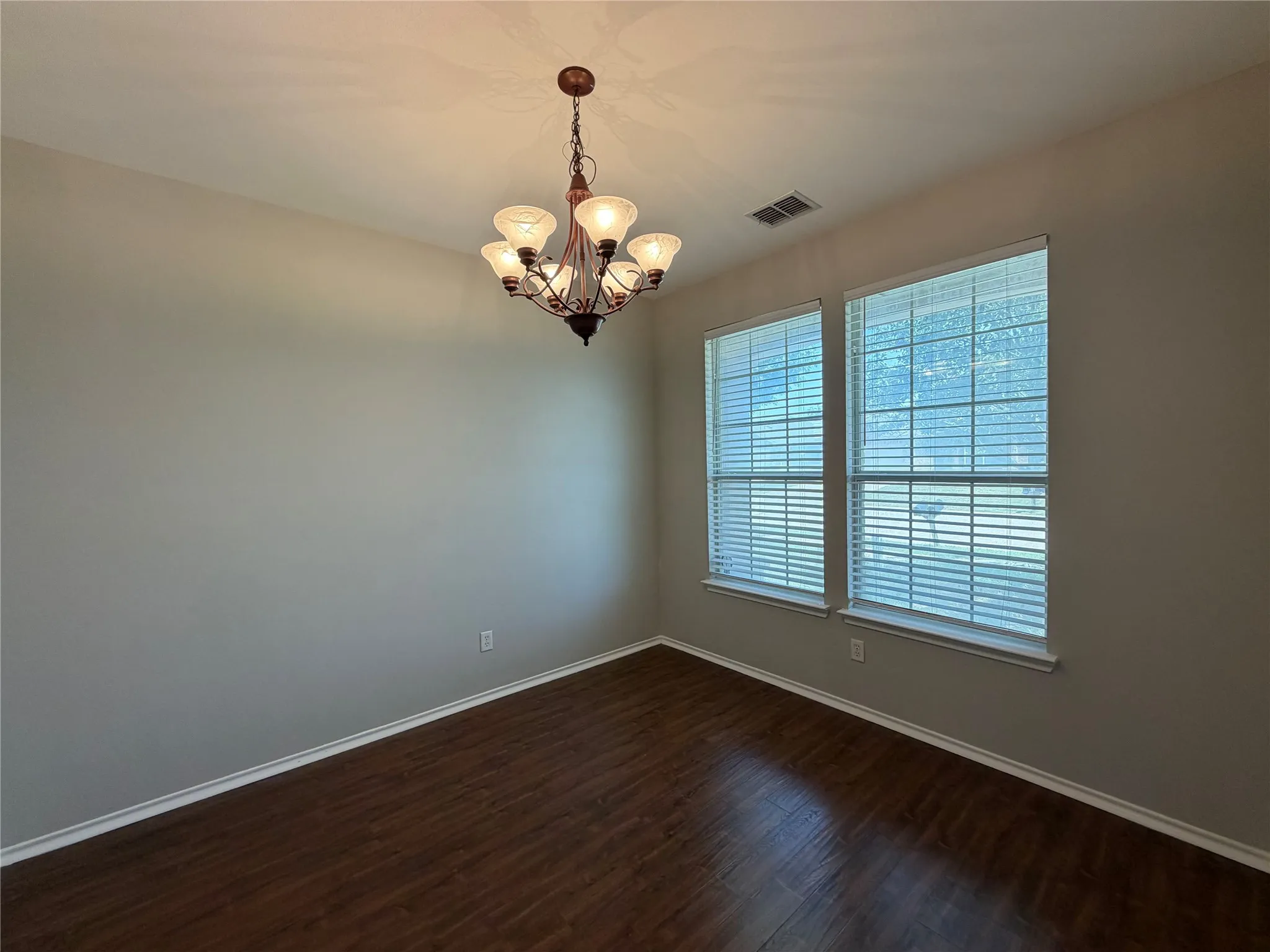 Single Family Residence For Rent in Tarrant County , 8512 Prairie Wind Trail, Fort Worth, Texas 76134, 4 Bedroom, 3 Bathroom, 2 Garage spaces, 2,601 Sqft, built in 2004, mls#21374356, Real Estate Agent in Fort Worth, Homes For Rent in Tarrant county, Homes For Rent in Fort Worth, Realtor in Fort Worth Texas, Real Estate Brokerage Independent Realty Texas, Luminita Cordes Realtor