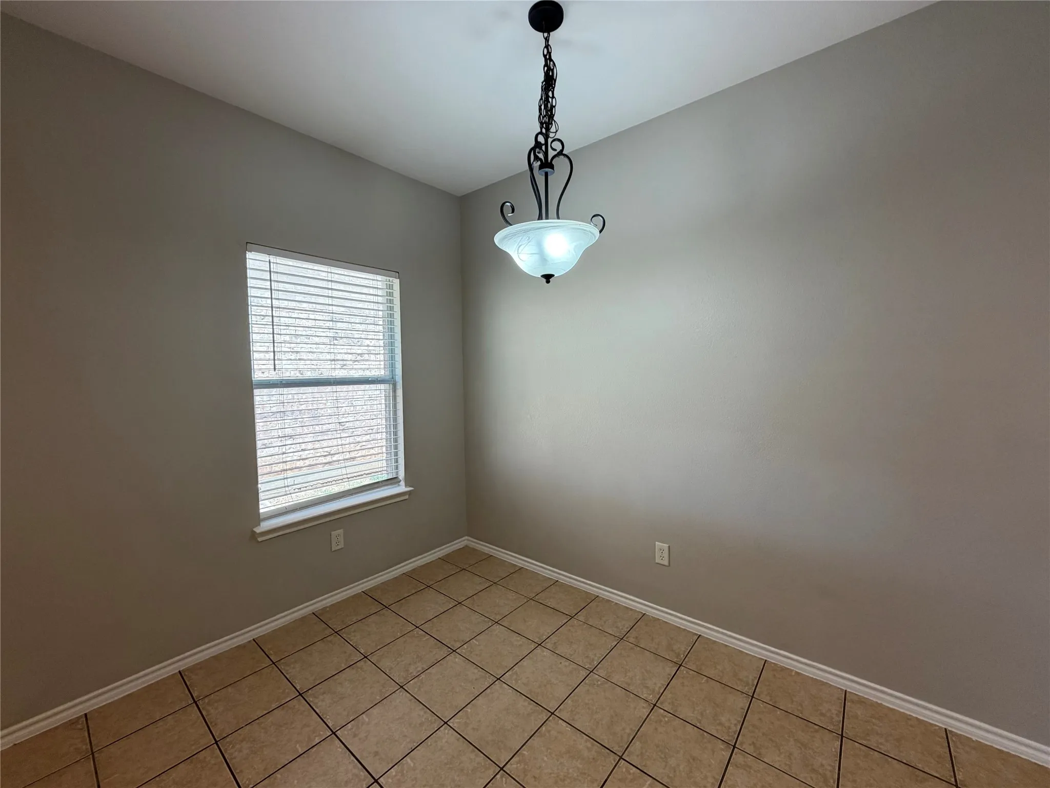 Single Family Residence For Rent in Tarrant County , 8512 Prairie Wind Trail, Fort Worth, Texas 76134, 4 Bedroom, 3 Bathroom, 2 Garage spaces, 2,601 Sqft, built in 2004, mls#21374356, Real Estate Agent in Fort Worth, Homes For Rent in Tarrant county, Homes For Rent in Fort Worth, Realtor in Fort Worth Texas, Real Estate Brokerage Independent Realty Texas, Luminita Cordes Realtor