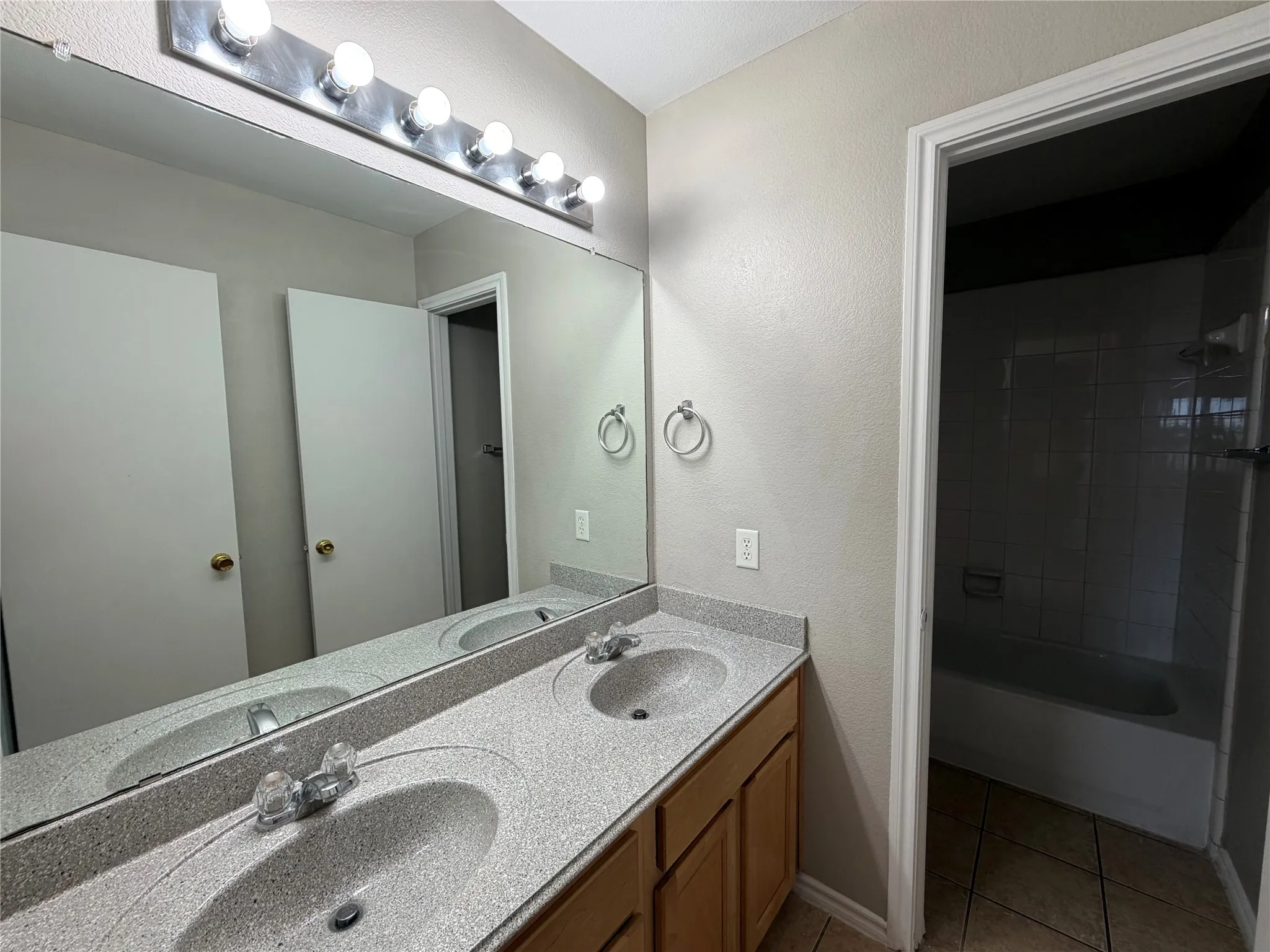 Single Family Residence For Rent in Tarrant County , 8512 Prairie Wind Trail, Fort Worth, Texas 76134, 4 Bedroom, 3 Bathroom, 2 Garage spaces, 2,601 Sqft, built in 2004, mls#21374356, Real Estate Agent in Fort Worth, Homes For Rent in Tarrant county, Homes For Rent in Fort Worth, Realtor in Fort Worth Texas, Real Estate Brokerage Independent Realty Texas, Luminita Cordes Realtor