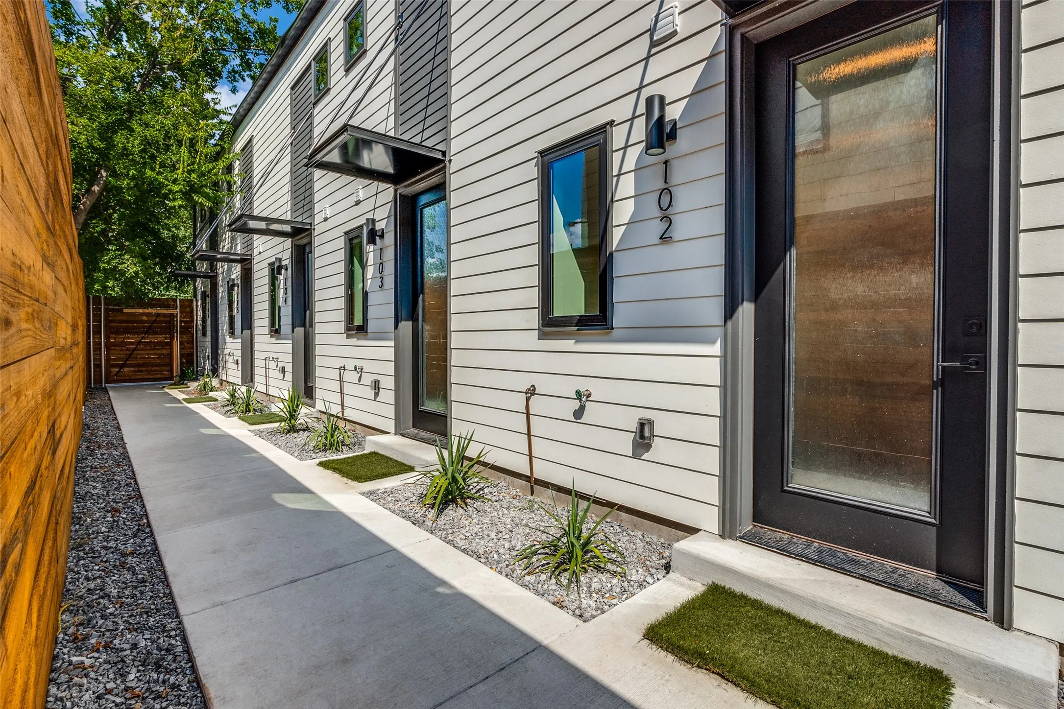 Townhouse For Rent in Dallas County , 4918 Bryan Street 102, Dallas, Texas 75206, 1 Bedroom, 1 Bathroom, Garage spaces, 600 Sqft, built in 2026, mls#21374371, Real Estate Agent in Dallas, Homes For Rent in Dallas county, Homes For Rent in Dallas, Realtor in Dallas Texas, Real Estate Brokerage Independent Realty Texas, Luminita Cordes Realtor