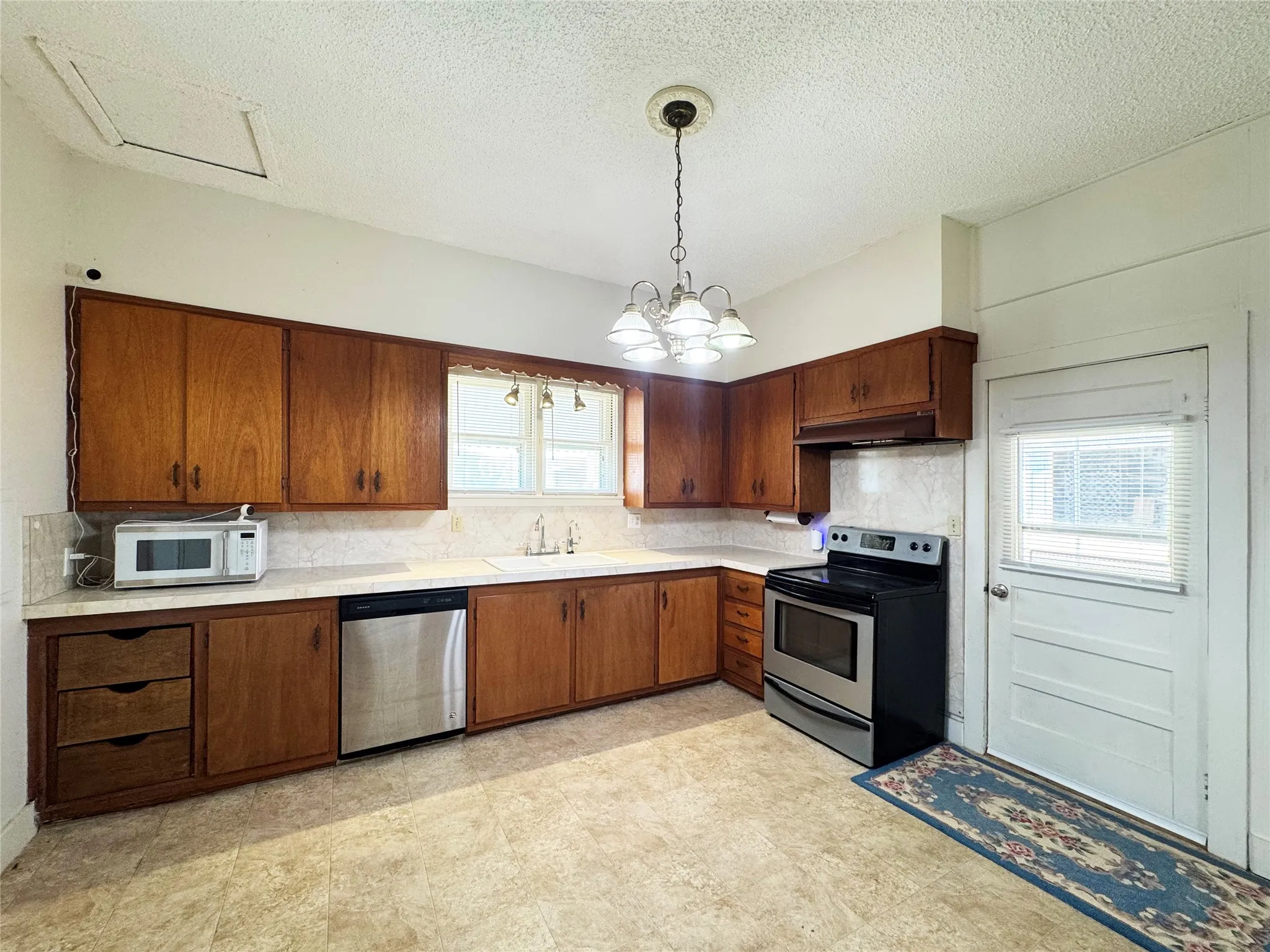 Single Family Residence For Sale in Coleman County , 702 Avenue B, Santa Anna, Texas 76878, 5 Bedroom, 2 Bathroom, Garage spaces, 2,830 Sqft, built in 1885, mls#21373954, Real Estate Agent in Santa Anna, Homes For Sale in Coleman county, Homes For Sale in Santa Anna, Realtor in Santa Anna Texas, Real Estate Brokerage Independent Realty Texas, Luminita Cordes Realtor
