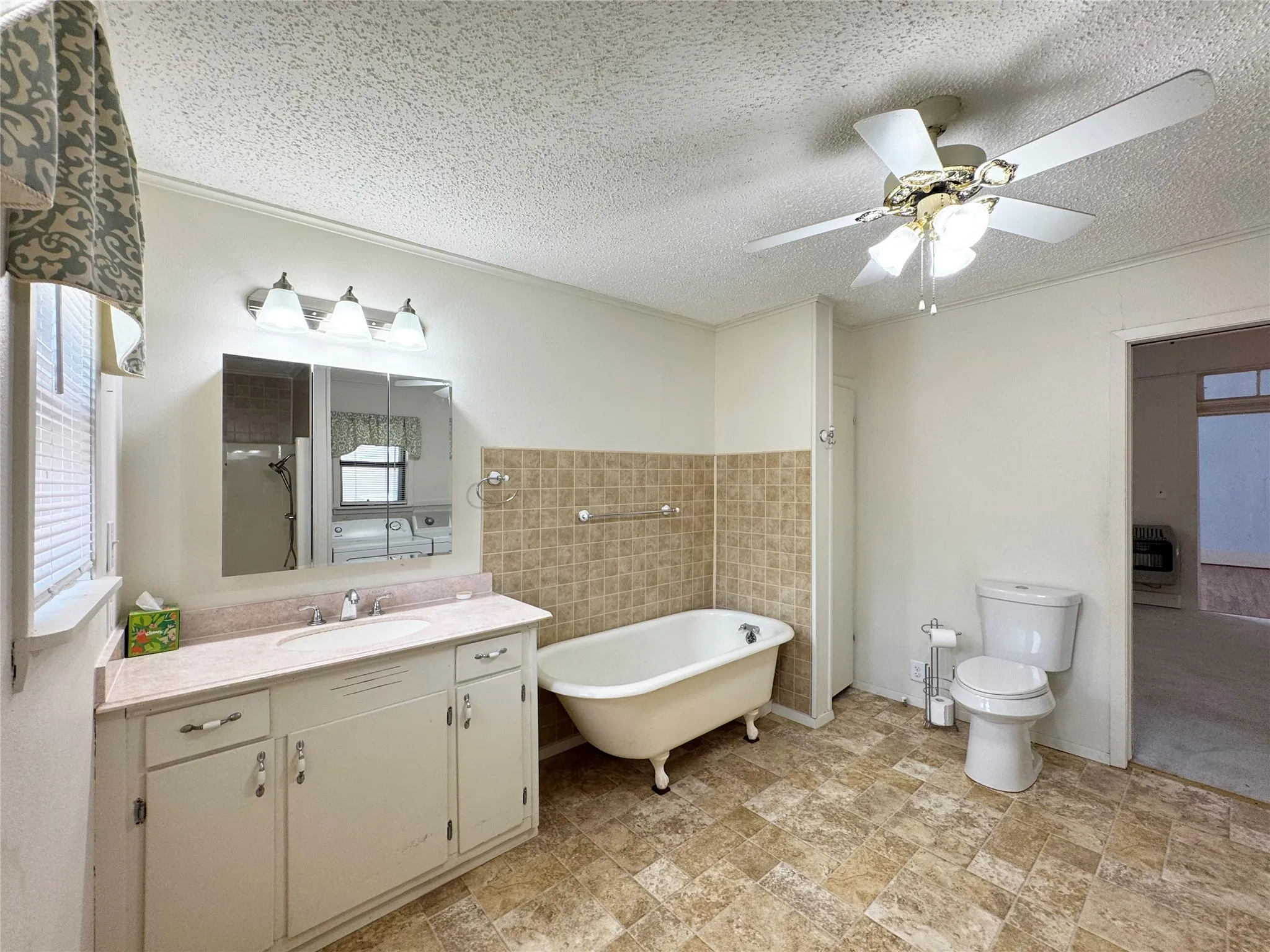 Single Family Residence For Sale in Coleman County , 702 Avenue B, Santa Anna, Texas 76878, 5 Bedroom, 2 Bathroom, Garage spaces, 2,830 Sqft, built in 1885, mls#21373954, Real Estate Agent in Santa Anna, Homes For Sale in Coleman county, Homes For Sale in Santa Anna, Realtor in Santa Anna Texas, Real Estate Brokerage Independent Realty Texas, Luminita Cordes Realtor