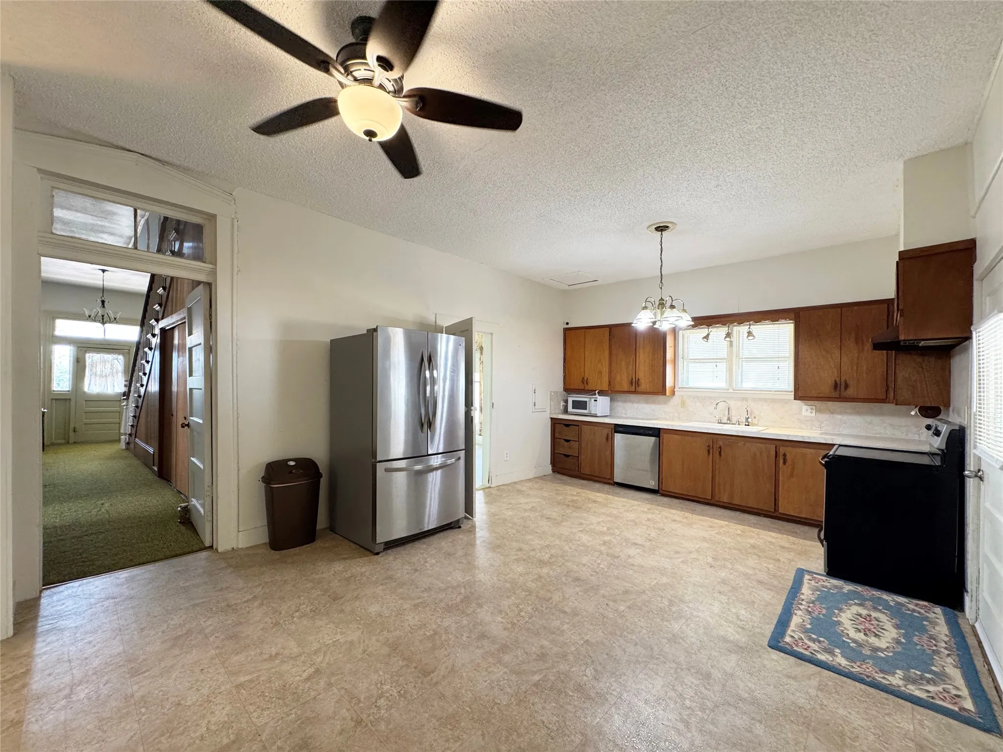 Single Family Residence For Sale in Coleman County , 702 Avenue B, Santa Anna, Texas 76878, 5 Bedroom, 2 Bathroom, Garage spaces, 2,830 Sqft, built in 1885, mls#21373954, Real Estate Agent in Santa Anna, Homes For Sale in Coleman county, Homes For Sale in Santa Anna, Realtor in Santa Anna Texas, Real Estate Brokerage Independent Realty Texas, Luminita Cordes Realtor