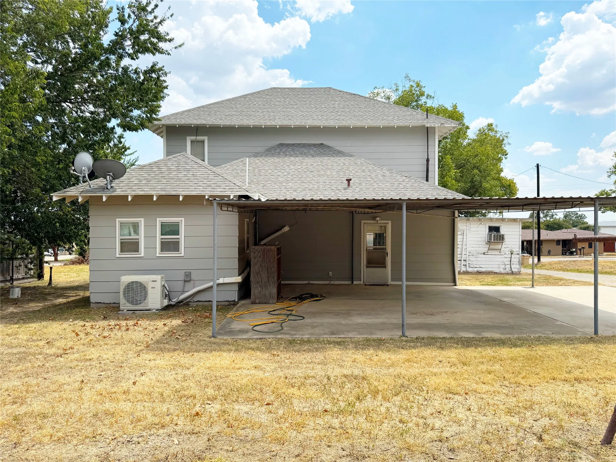 Single Family Residence For Sale in Coleman County , 702 Avenue B, Santa Anna, Texas 76878, 5 Bedroom, 2 Bathroom, Garage spaces, 2,830 Sqft, built in 1885, mls#21373954, Real Estate Agent in Santa Anna, Homes For Sale in Coleman county, Homes For Sale in Santa Anna, Realtor in Santa Anna Texas, Real Estate Brokerage Independent Realty Texas, Luminita Cordes Realtor