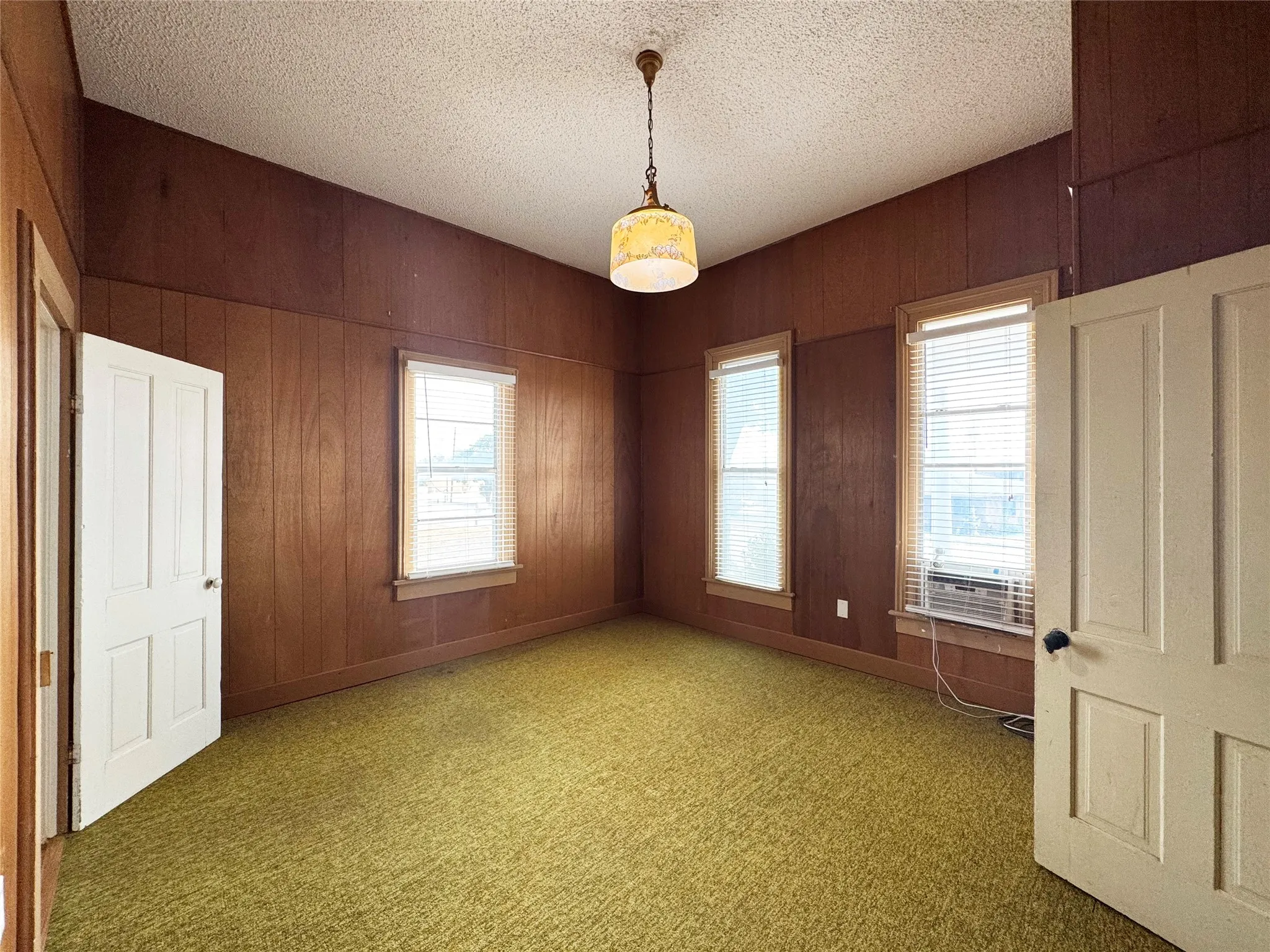Single Family Residence For Sale in Coleman County , 702 Avenue B, Santa Anna, Texas 76878, 5 Bedroom, 2 Bathroom, Garage spaces, 2,830 Sqft, built in 1885, mls#21373954, Real Estate Agent in Santa Anna, Homes For Sale in Coleman county, Homes For Sale in Santa Anna, Realtor in Santa Anna Texas, Real Estate Brokerage Independent Realty Texas, Luminita Cordes Realtor