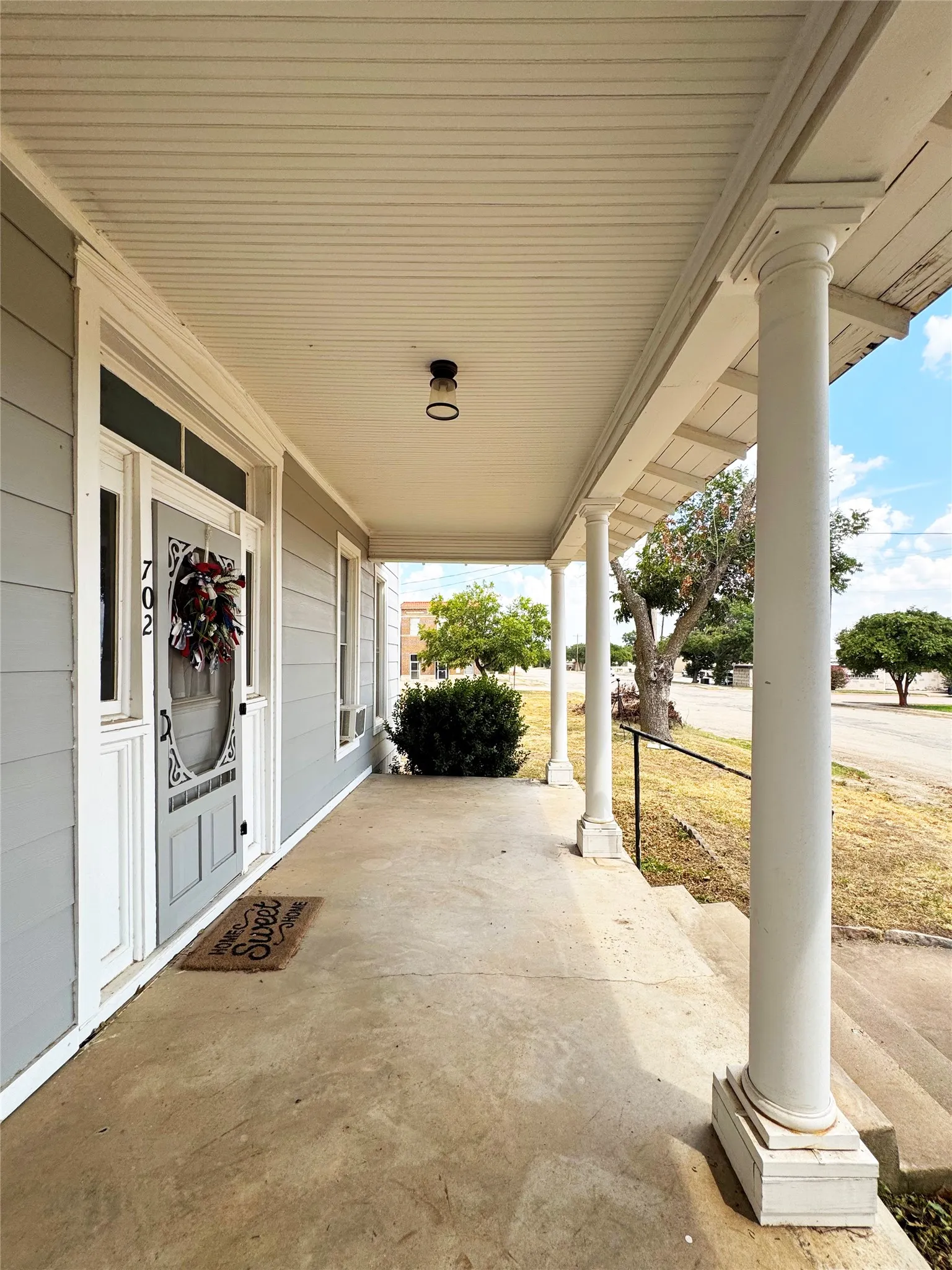 Single Family Residence For Sale in Coleman County , 702 Avenue B, Santa Anna, Texas 76878, 5 Bedroom, 2 Bathroom, Garage spaces, 2,830 Sqft, built in 1885, mls#21373954, Real Estate Agent in Santa Anna, Homes For Sale in Coleman county, Homes For Sale in Santa Anna, Realtor in Santa Anna Texas, Real Estate Brokerage Independent Realty Texas, Luminita Cordes Realtor