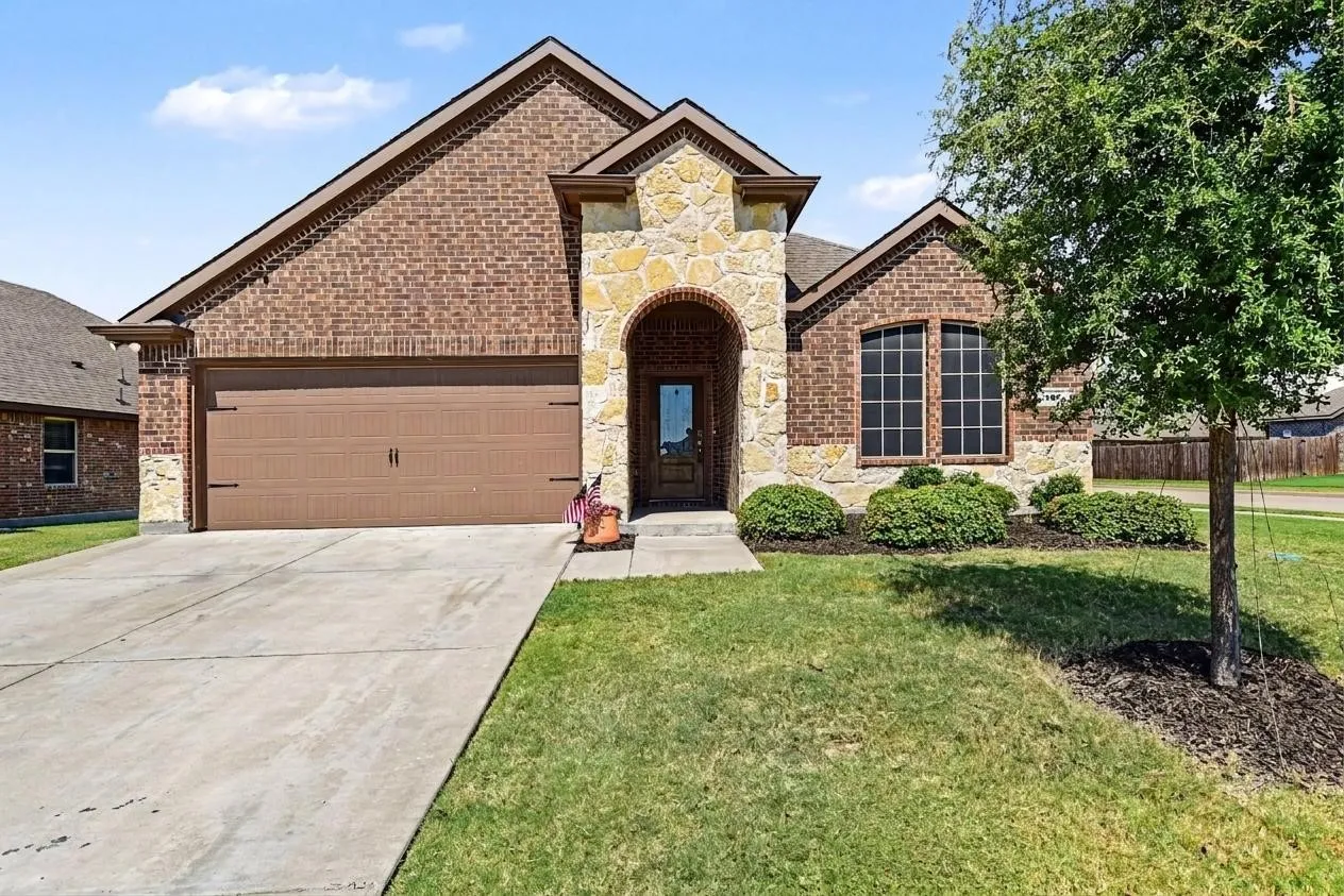 Single Family Residence For Sale in Hunt County , 127 Longhorn Pass, Caddo Mills, Texas 75135, 4 Bedroom, 2 Bathroom, 2 Garage spaces, 2,023 Sqft, built in 2020, mls#21373818, Real Estate Agent in Caddo Mills, Homes For Sale in Hunt county, Homes For Sale in Caddo Mills, Realtor in Caddo Mills Texas, Real Estate Brokerage Independent Realty Texas, Luminita Cordes Realtor