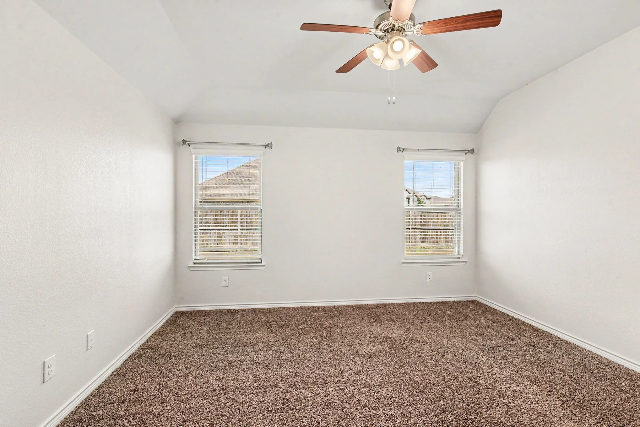 Single Family Residence For Sale in Hunt County , 127 Longhorn Pass, Caddo Mills, Texas 75135, 4 Bedroom, 2 Bathroom, 2 Garage spaces, 2,023 Sqft, built in 2020, mls#21373818, Real Estate Agent in Caddo Mills, Homes For Sale in Hunt county, Homes For Sale in Caddo Mills, Realtor in Caddo Mills Texas, Real Estate Brokerage Independent Realty Texas, Luminita Cordes Realtor