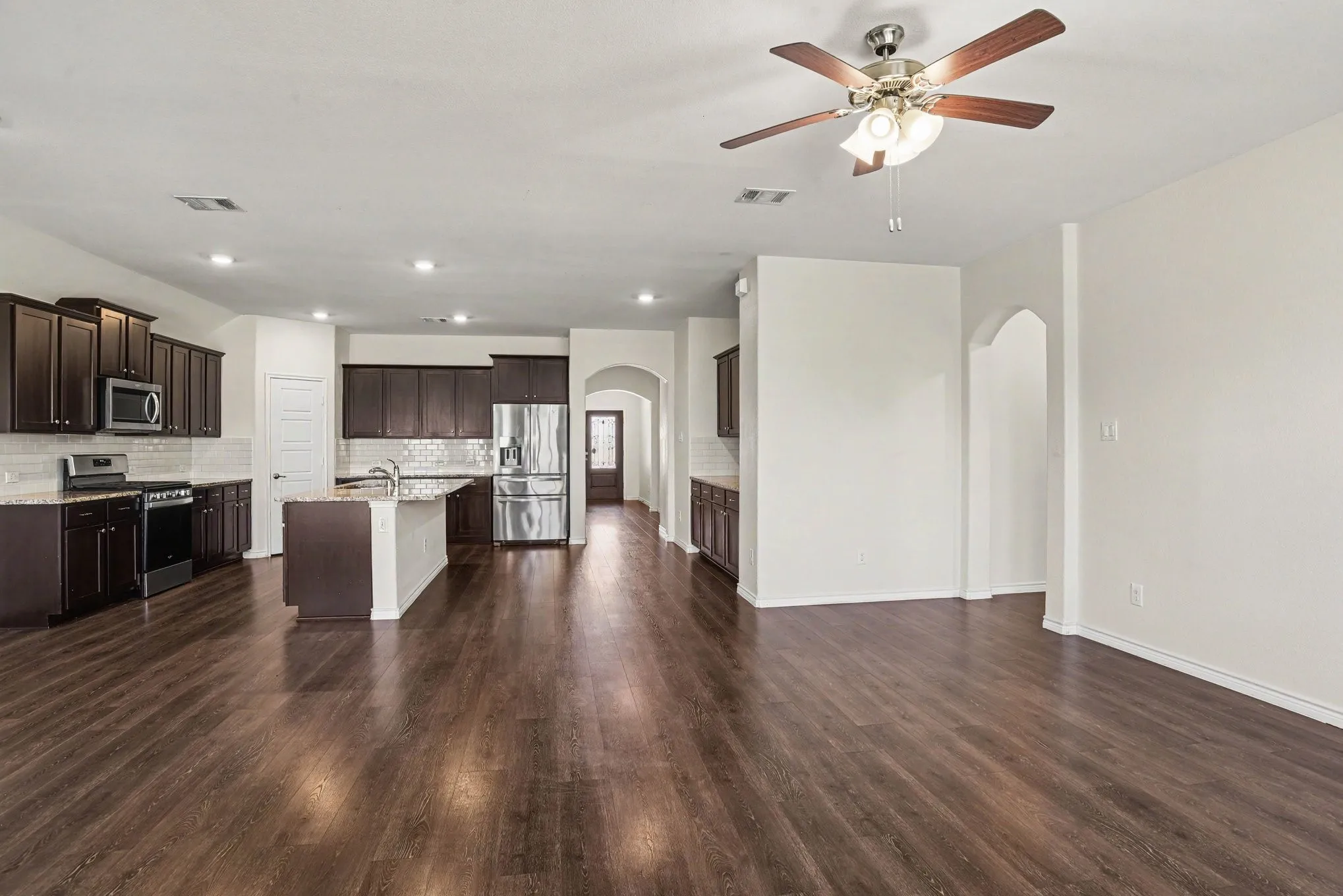 Single Family Residence For Sale in Hunt County , 127 Longhorn Pass, Caddo Mills, Texas 75135, 4 Bedroom, 2 Bathroom, 2 Garage spaces, 2,023 Sqft, built in 2020, mls#21373818, Real Estate Agent in Caddo Mills, Homes For Sale in Hunt county, Homes For Sale in Caddo Mills, Realtor in Caddo Mills Texas, Real Estate Brokerage Independent Realty Texas, Luminita Cordes Realtor