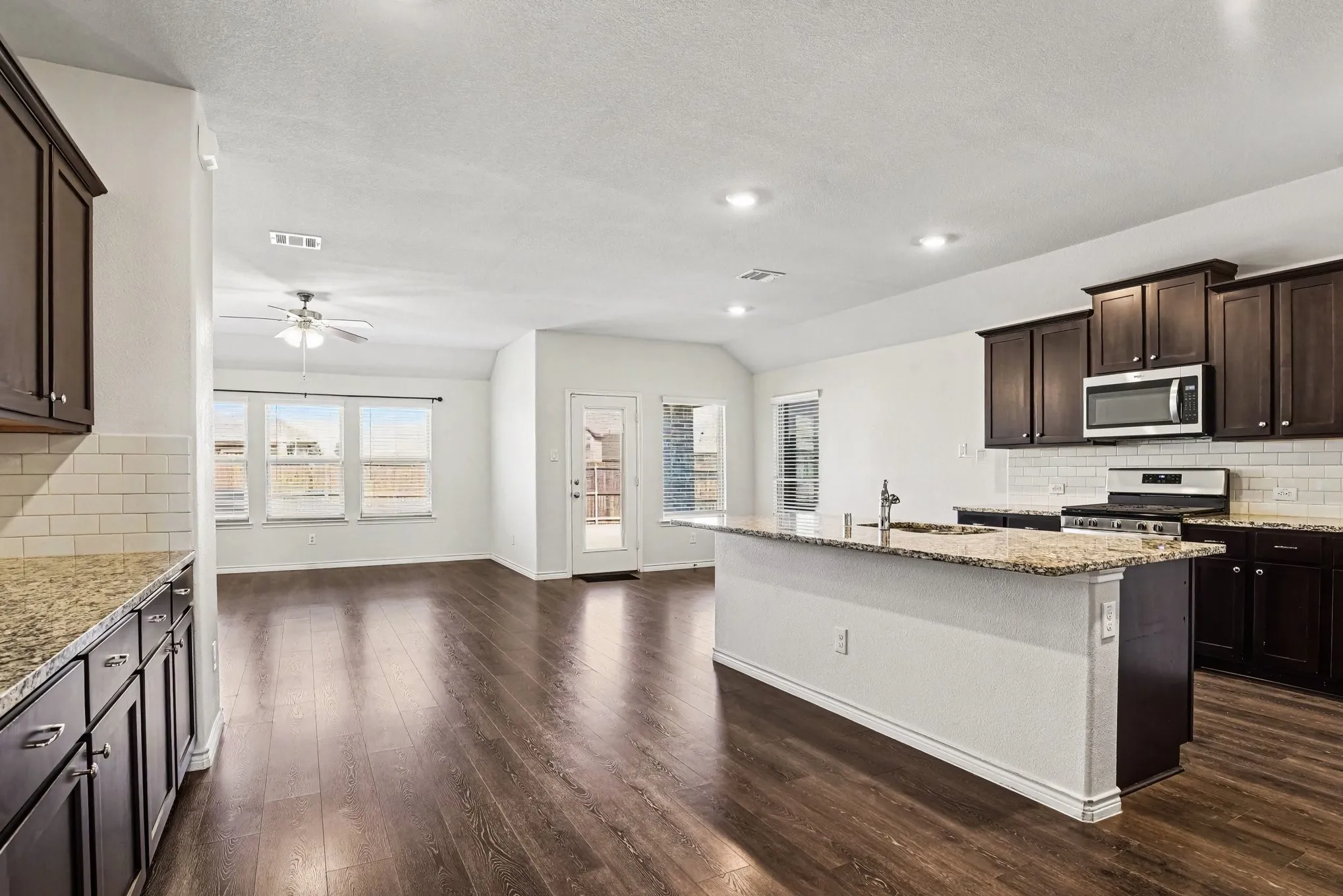 Single Family Residence For Sale in Hunt County , 127 Longhorn Pass, Caddo Mills, Texas 75135, 4 Bedroom, 2 Bathroom, 2 Garage spaces, 2,023 Sqft, built in 2020, mls#21373818, Real Estate Agent in Caddo Mills, Homes For Sale in Hunt county, Homes For Sale in Caddo Mills, Realtor in Caddo Mills Texas, Real Estate Brokerage Independent Realty Texas, Luminita Cordes Realtor