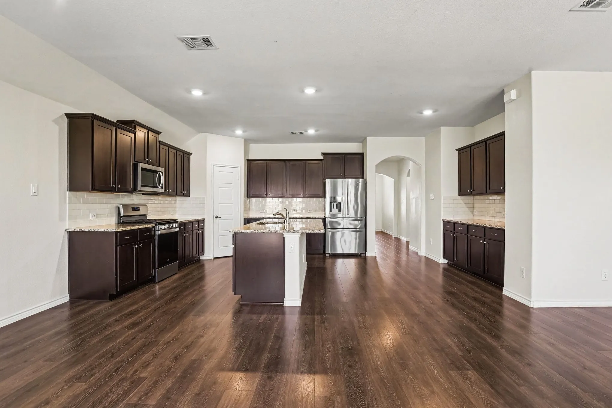Single Family Residence For Sale in Hunt County , 127 Longhorn Pass, Caddo Mills, Texas 75135, 4 Bedroom, 2 Bathroom, 2 Garage spaces, 2,023 Sqft, built in 2020, mls#21373818, Real Estate Agent in Caddo Mills, Homes For Sale in Hunt county, Homes For Sale in Caddo Mills, Realtor in Caddo Mills Texas, Real Estate Brokerage Independent Realty Texas, Luminita Cordes Realtor