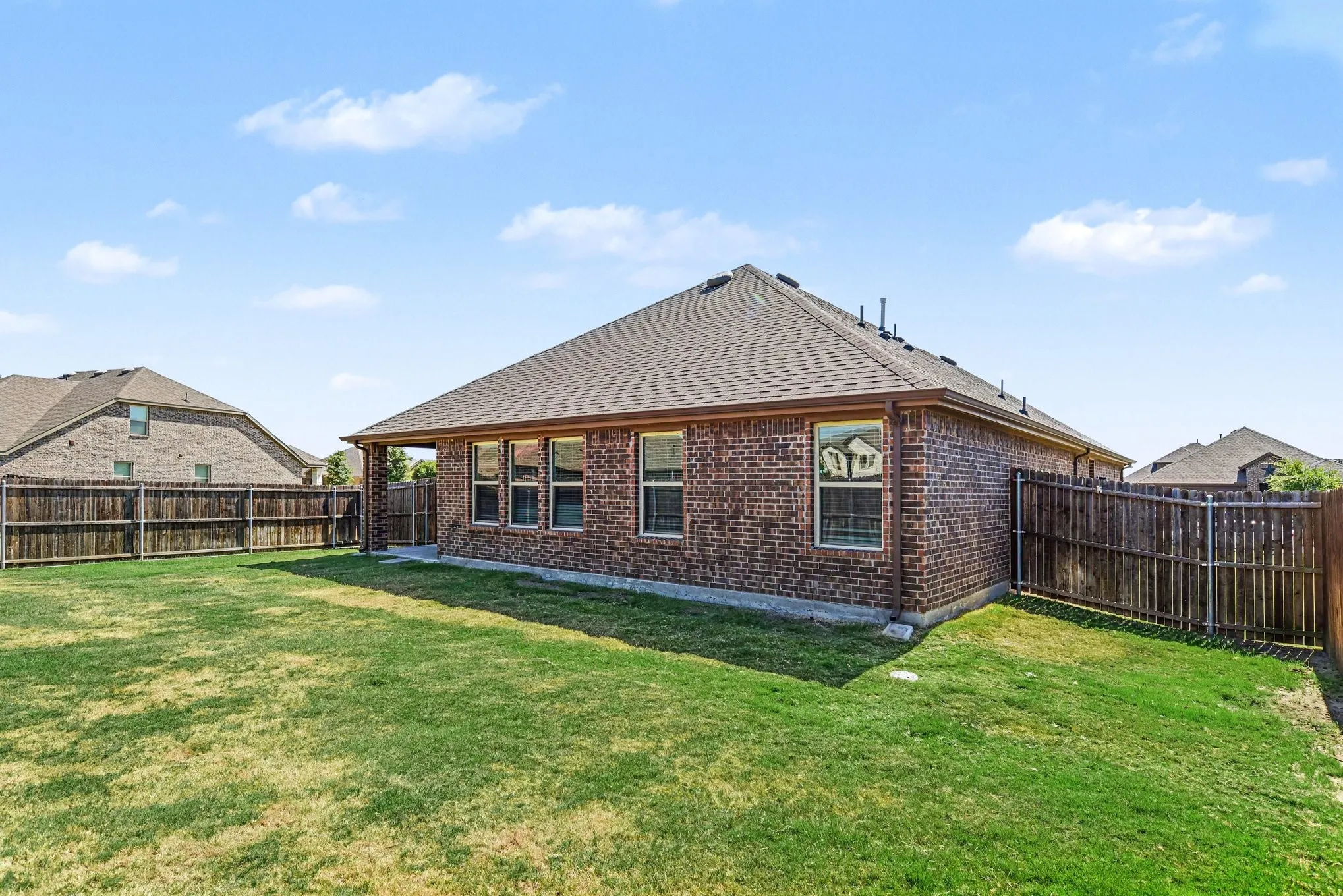 Single Family Residence For Sale in Hunt County , 127 Longhorn Pass, Caddo Mills, Texas 75135, 4 Bedroom, 2 Bathroom, 2 Garage spaces, 2,023 Sqft, built in 2020, mls#21373818, Real Estate Agent in Caddo Mills, Homes For Sale in Hunt county, Homes For Sale in Caddo Mills, Realtor in Caddo Mills Texas, Real Estate Brokerage Independent Realty Texas, Luminita Cordes Realtor