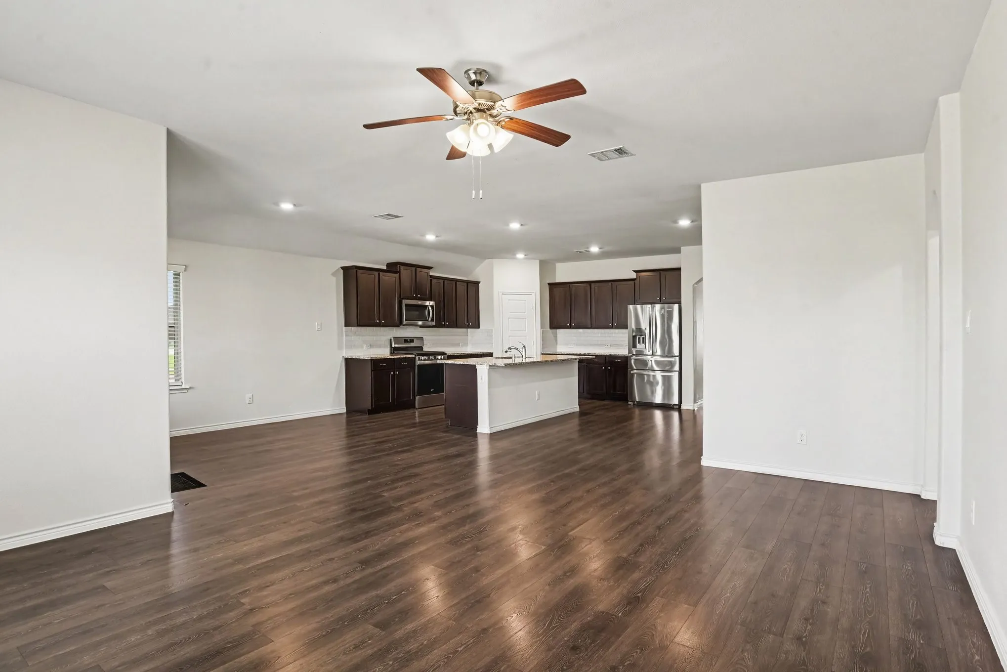 Single Family Residence For Sale in Hunt County , 127 Longhorn Pass, Caddo Mills, Texas 75135, 4 Bedroom, 2 Bathroom, 2 Garage spaces, 2,023 Sqft, built in 2020, mls#21373818, Real Estate Agent in Caddo Mills, Homes For Sale in Hunt county, Homes For Sale in Caddo Mills, Realtor in Caddo Mills Texas, Real Estate Brokerage Independent Realty Texas, Luminita Cordes Realtor