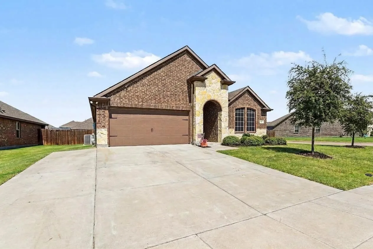 Single Family Residence For Sale in Hunt County , 127 Longhorn Pass, Caddo Mills, Texas 75135, 4 Bedroom, 2 Bathroom, 2 Garage spaces, 2,023 Sqft, built in 2020, mls#21373818, Real Estate Agent in Caddo Mills, Homes For Sale in Hunt county, Homes For Sale in Caddo Mills, Realtor in Caddo Mills Texas, Real Estate Brokerage Independent Realty Texas, Luminita Cordes Realtor