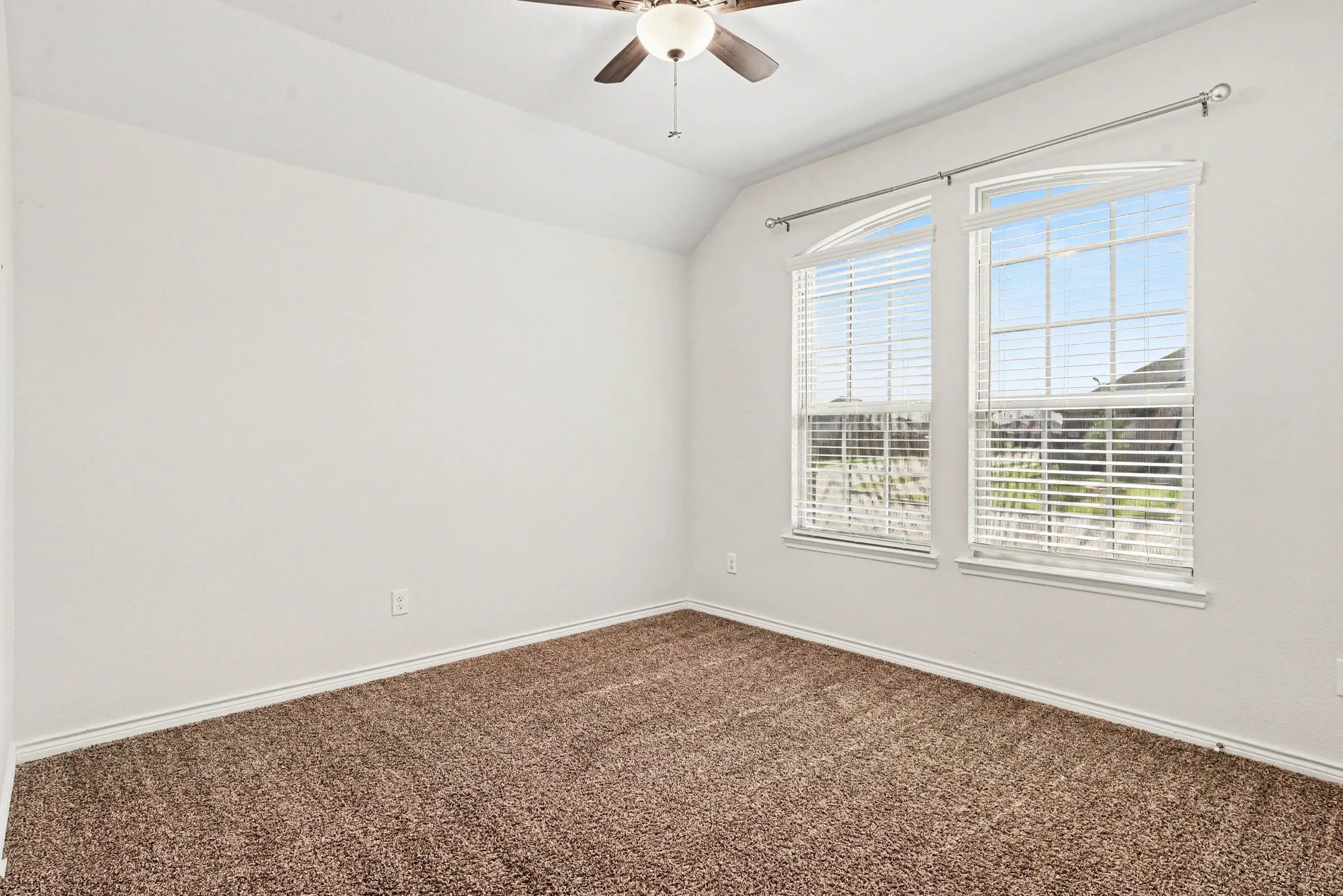 Single Family Residence For Sale in Hunt County , 127 Longhorn Pass, Caddo Mills, Texas 75135, 4 Bedroom, 2 Bathroom, 2 Garage spaces, 2,023 Sqft, built in 2020, mls#21373818, Real Estate Agent in Caddo Mills, Homes For Sale in Hunt county, Homes For Sale in Caddo Mills, Realtor in Caddo Mills Texas, Real Estate Brokerage Independent Realty Texas, Luminita Cordes Realtor