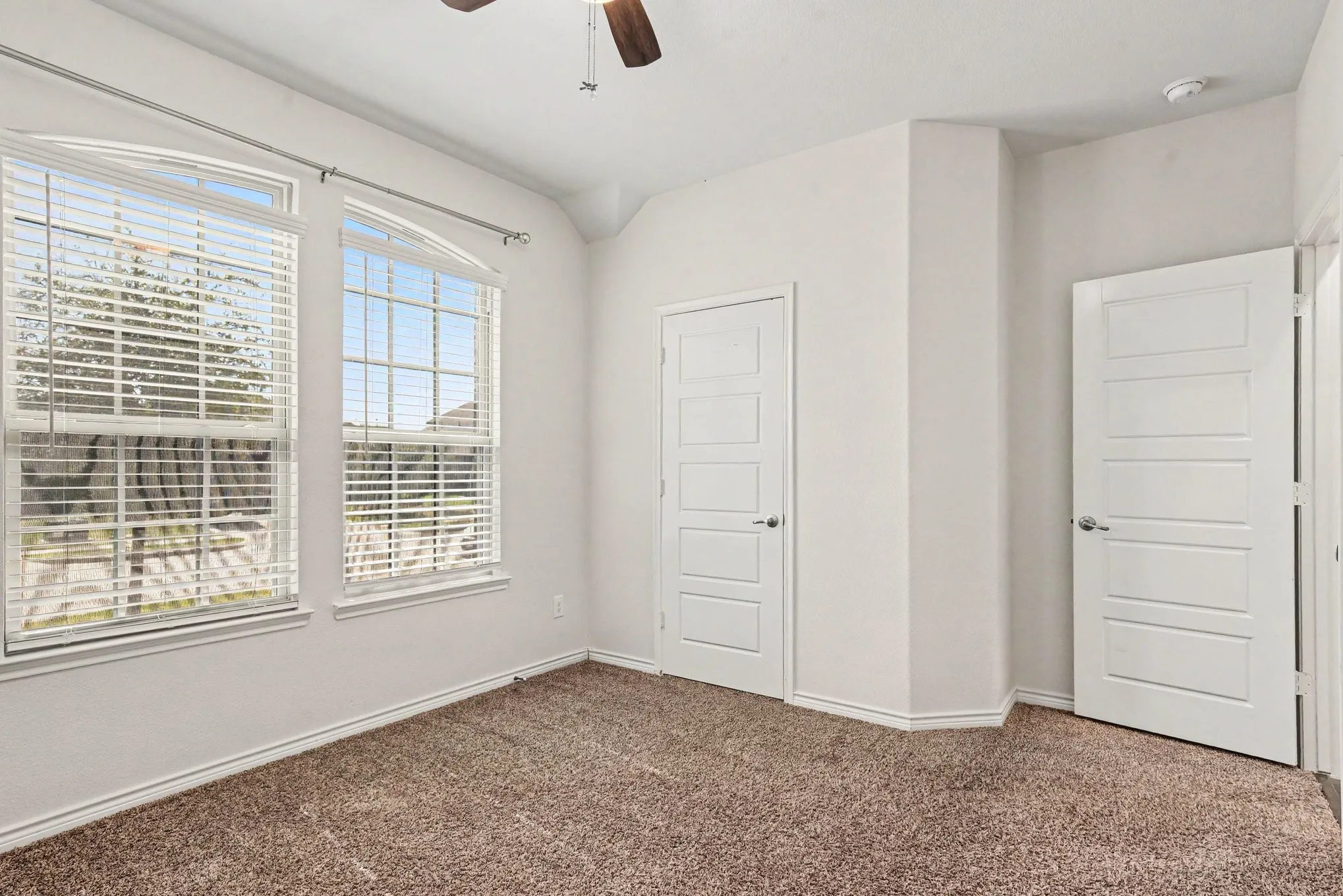 Single Family Residence For Sale in Hunt County , 127 Longhorn Pass, Caddo Mills, Texas 75135, 4 Bedroom, 2 Bathroom, 2 Garage spaces, 2,023 Sqft, built in 2020, mls#21373818, Real Estate Agent in Caddo Mills, Homes For Sale in Hunt county, Homes For Sale in Caddo Mills, Realtor in Caddo Mills Texas, Real Estate Brokerage Independent Realty Texas, Luminita Cordes Realtor