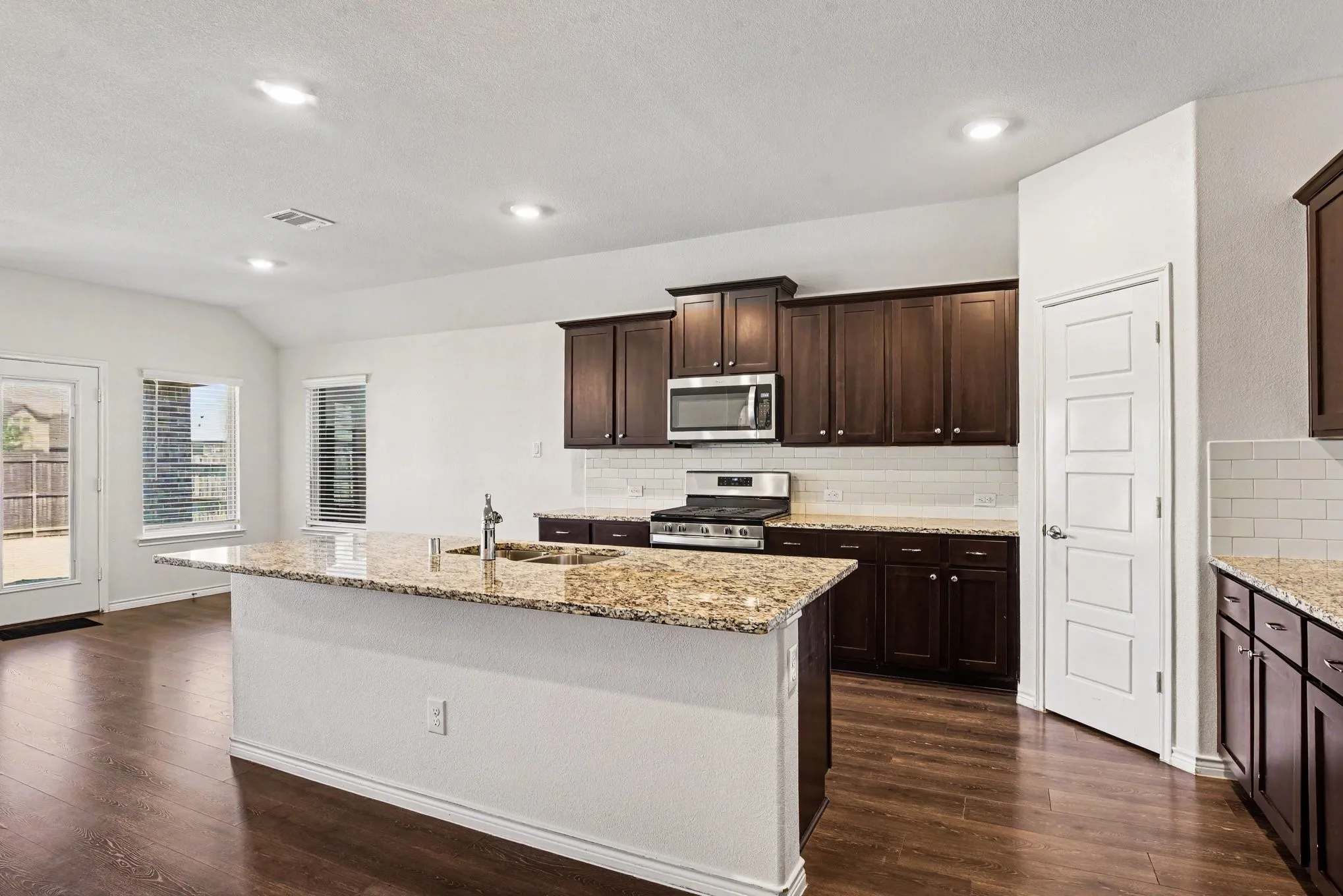 Single Family Residence For Sale in Hunt County , 127 Longhorn Pass, Caddo Mills, Texas 75135, 4 Bedroom, 2 Bathroom, 2 Garage spaces, 2,023 Sqft, built in 2020, mls#21373818, Real Estate Agent in Caddo Mills, Homes For Sale in Hunt county, Homes For Sale in Caddo Mills, Realtor in Caddo Mills Texas, Real Estate Brokerage Independent Realty Texas, Luminita Cordes Realtor