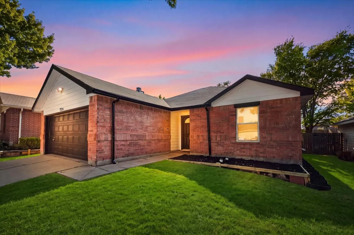 Single Family Residence For Sale in Dallas County , 7739 Buford Drive, Dallas, Texas 75241, 3 Bedroom, 2 Bathroom, 2 Garage spaces, 1,260 Sqft, built in 2003, mls#21374091, Real Estate Agent in Dallas, Homes For Sale in Dallas county, Homes For Sale in Dallas, Realtor in Dallas Texas, Real Estate Brokerage Independent Realty Texas, Luminita Cordes Realtor