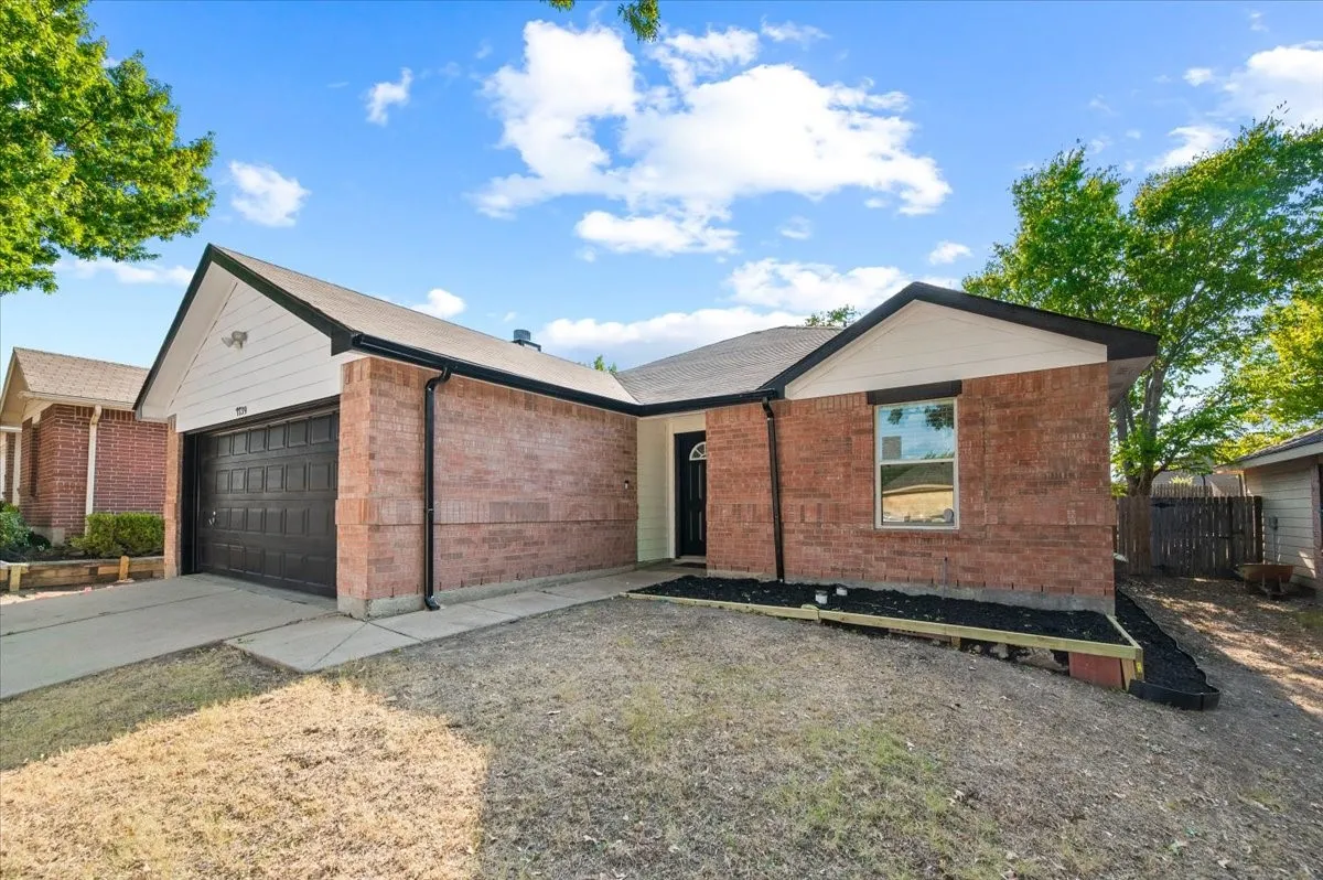 Single Family Residence For Sale in Dallas County , 7739 Buford Drive, Dallas, Texas 75241, 3 Bedroom, 2 Bathroom, 2 Garage spaces, 1,260 Sqft, built in 2003, mls#21374091, Real Estate Agent in Dallas, Homes For Sale in Dallas county, Homes For Sale in Dallas, Realtor in Dallas Texas, Real Estate Brokerage Independent Realty Texas, Luminita Cordes Realtor