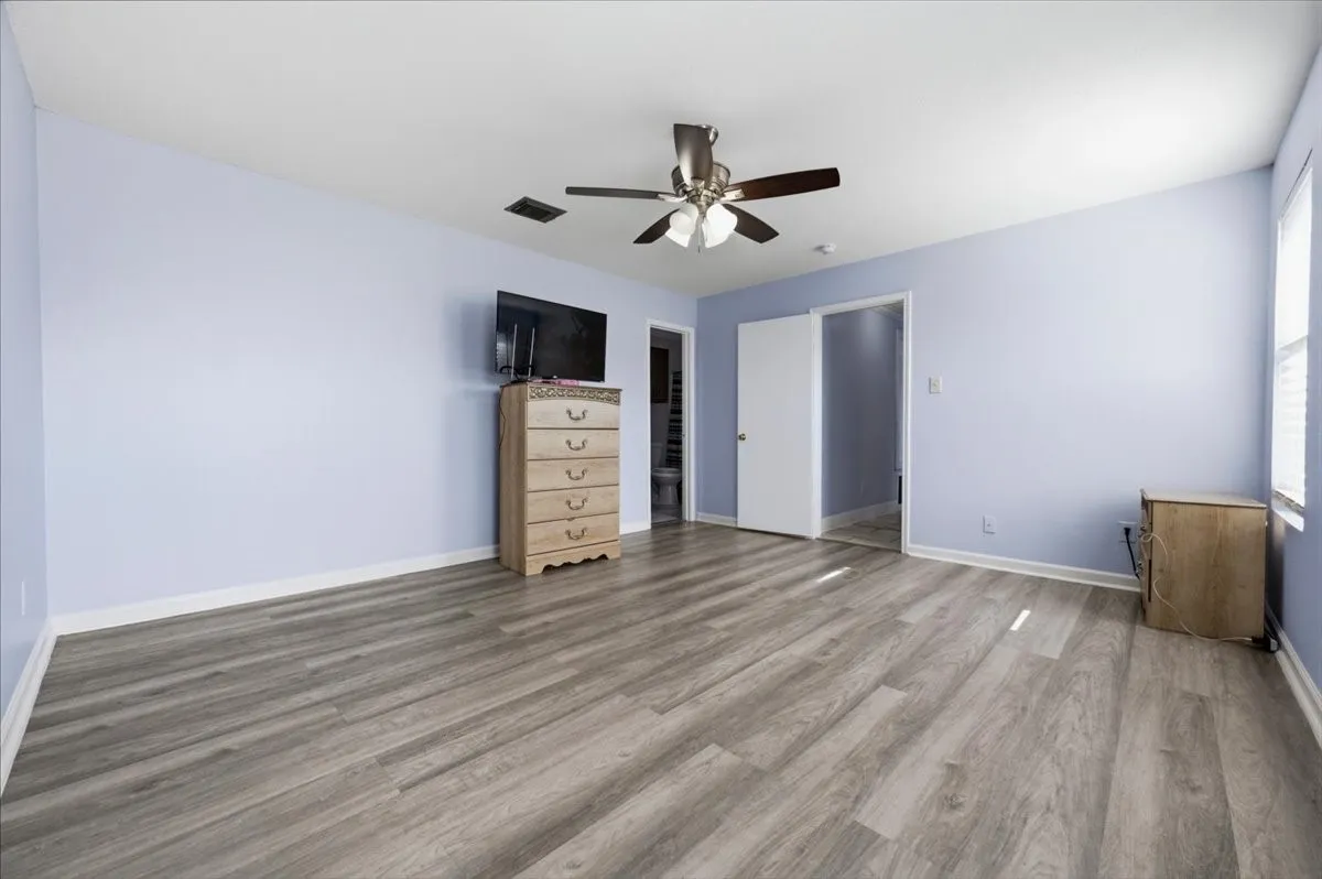 Single Family Residence For Sale in Dallas County , 7739 Buford Drive, Dallas, Texas 75241, 3 Bedroom, 2 Bathroom, 2 Garage spaces, 1,260 Sqft, built in 2003, mls#21374091, Real Estate Agent in Dallas, Homes For Sale in Dallas county, Homes For Sale in Dallas, Realtor in Dallas Texas, Real Estate Brokerage Independent Realty Texas, Luminita Cordes Realtor