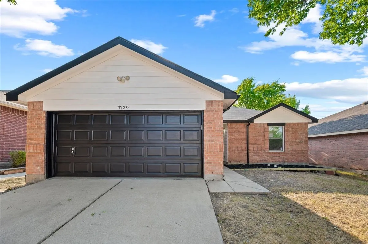 Single Family Residence For Sale in Dallas County , 7739 Buford Drive, Dallas, Texas 75241, 3 Bedroom, 2 Bathroom, 2 Garage spaces, 1,260 Sqft, built in 2003, mls#21374091, Real Estate Agent in Dallas, Homes For Sale in Dallas county, Homes For Sale in Dallas, Realtor in Dallas Texas, Real Estate Brokerage Independent Realty Texas, Luminita Cordes Realtor