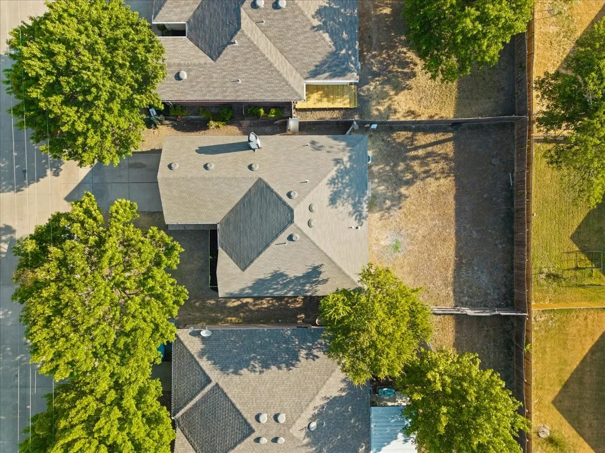 Single Family Residence For Sale in Dallas County , 7739 Buford Drive, Dallas, Texas 75241, 3 Bedroom, 2 Bathroom, 2 Garage spaces, 1,260 Sqft, built in 2003, mls#21374091, Real Estate Agent in Dallas, Homes For Sale in Dallas county, Homes For Sale in Dallas, Realtor in Dallas Texas, Real Estate Brokerage Independent Realty Texas, Luminita Cordes Realtor