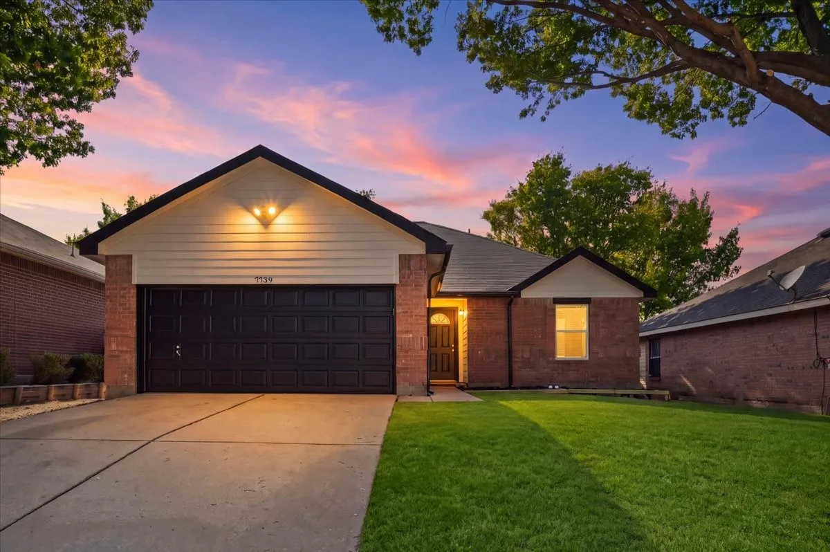Single Family Residence For Sale in Dallas County , 7739 Buford Drive, Dallas, Texas 75241, 3 Bedroom, 2 Bathroom, 2 Garage spaces, 1,260 Sqft, built in 2003, mls#21374091, Real Estate Agent in Dallas, Homes For Sale in Dallas county, Homes For Sale in Dallas, Realtor in Dallas Texas, Real Estate Brokerage Independent Realty Texas, Luminita Cordes Realtor