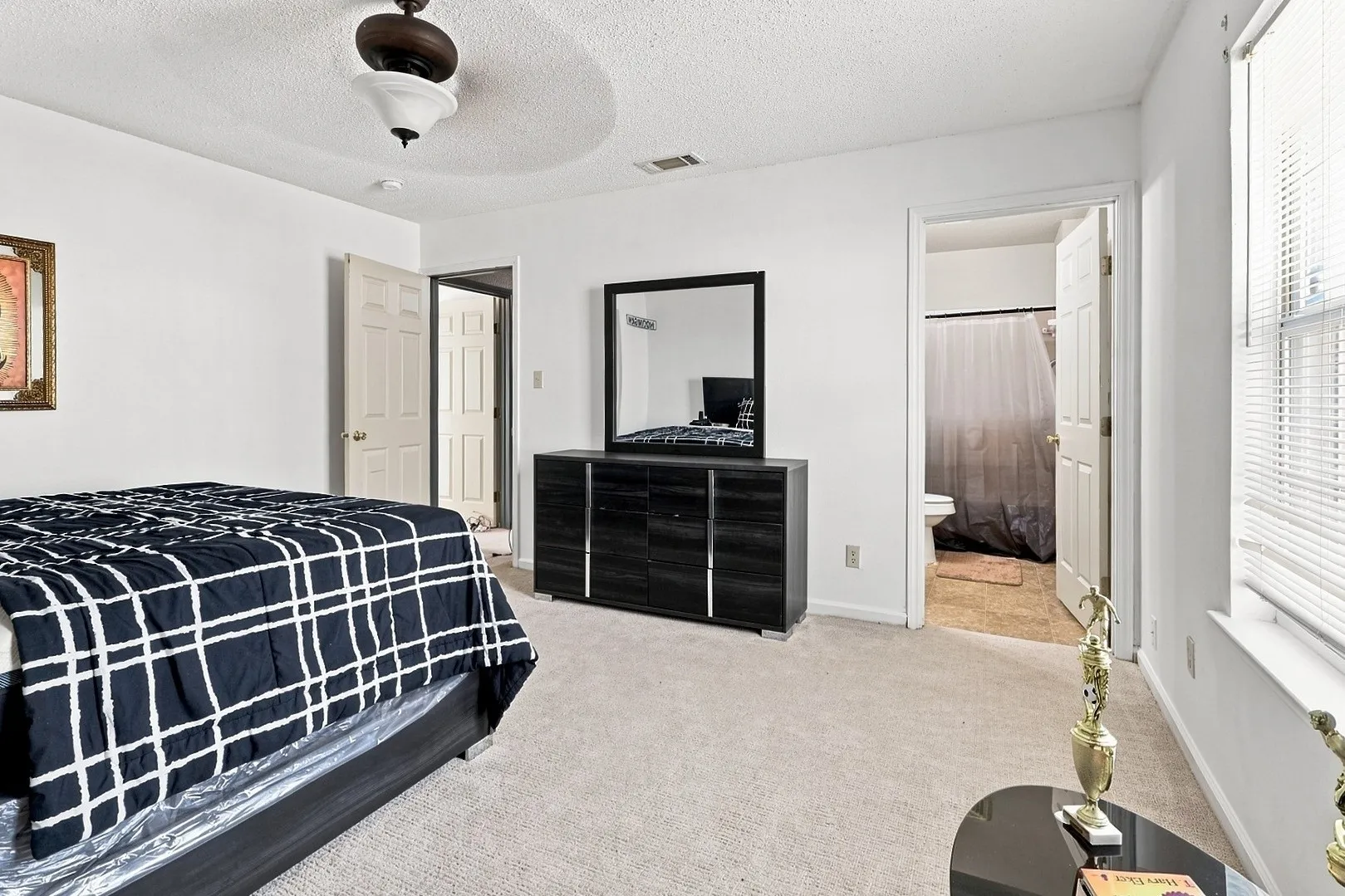 Single Family Residence For Sale in Dallas County , 2335 Bethurum Avenue, Dallas, Texas 75215, 3 Bedroom, 2 Bathroom, 1 Garage spaces, 1,269 Sqft, built in 2007, mls#21374372, Real Estate Agent in Dallas, Homes For Sale in Dallas county, Homes For Sale in Dallas, Realtor in Dallas Texas, Real Estate Brokerage Independent Realty Texas, Luminita Cordes Realtor