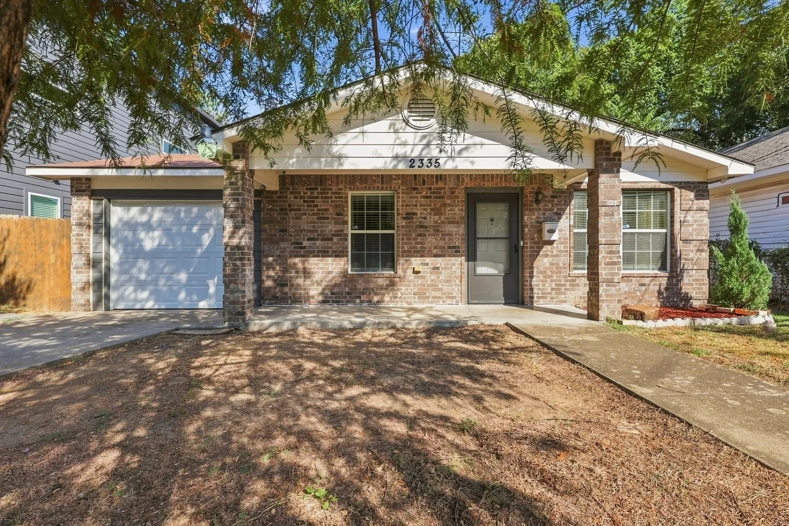 Single Family Residence For Sale in Dallas County , 2335 Bethurum Avenue, Dallas, Texas 75215, 3 Bedroom, 2 Bathroom, 1 Garage spaces, 1,269 Sqft, built in 2007, mls#21374372, Real Estate Agent in Dallas, Homes For Sale in Dallas county, Homes For Sale in Dallas, Realtor in Dallas Texas, Real Estate Brokerage Independent Realty Texas, Luminita Cordes Realtor