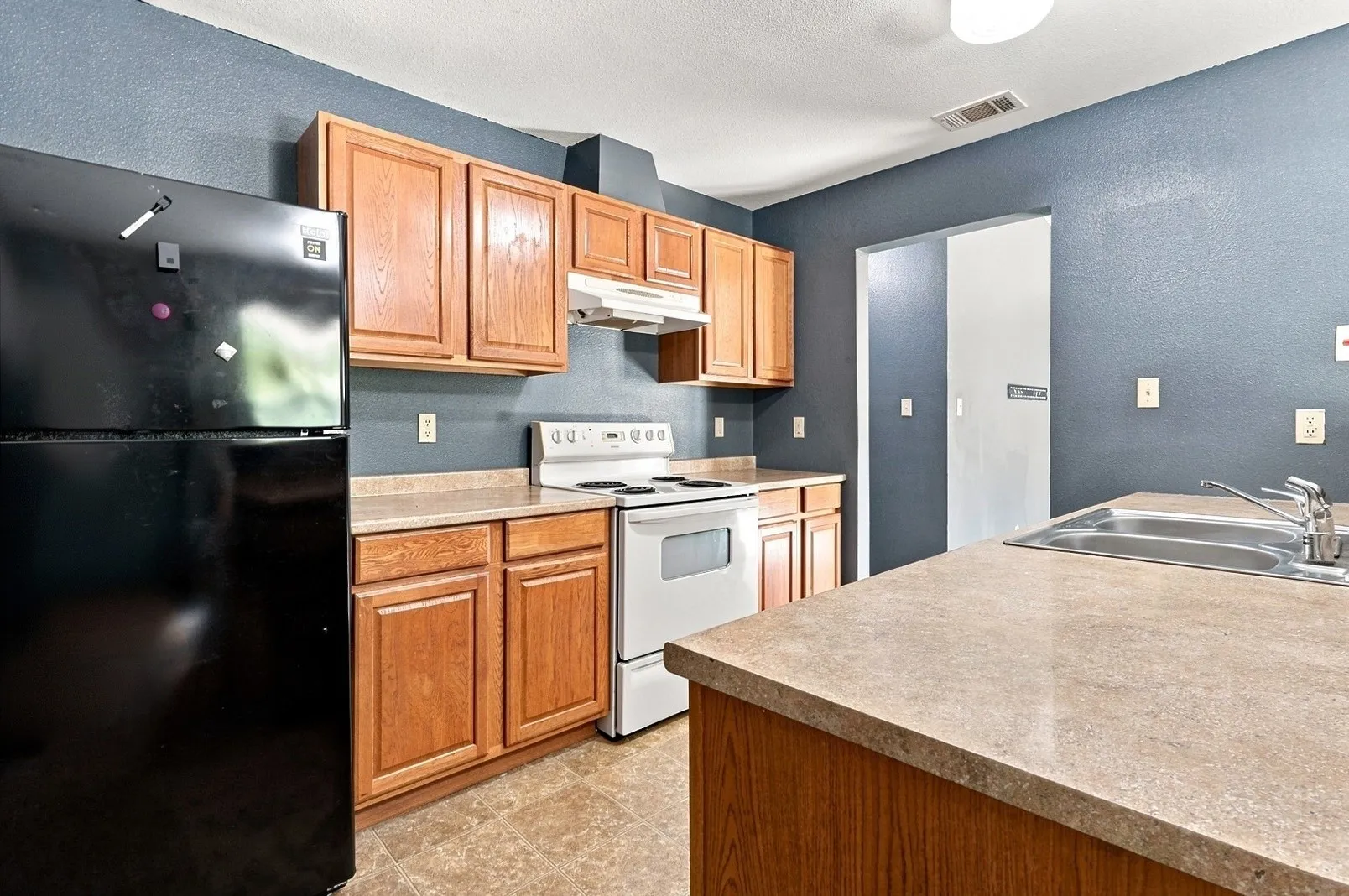 Single Family Residence For Sale in Dallas County , 2335 Bethurum Avenue, Dallas, Texas 75215, 3 Bedroom, 2 Bathroom, 1 Garage spaces, 1,269 Sqft, built in 2007, mls#21374372, Real Estate Agent in Dallas, Homes For Sale in Dallas county, Homes For Sale in Dallas, Realtor in Dallas Texas, Real Estate Brokerage Independent Realty Texas, Luminita Cordes Realtor