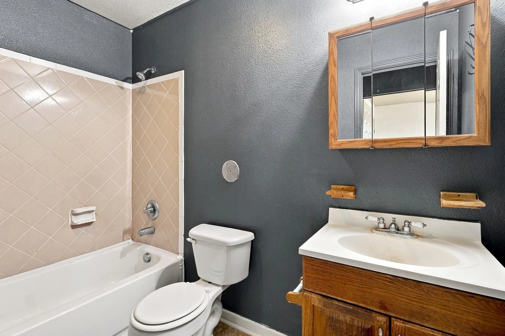 Single Family Residence For Sale in Dallas County , 2335 Bethurum Avenue, Dallas, Texas 75215, 3 Bedroom, 2 Bathroom, 1 Garage spaces, 1,269 Sqft, built in 2007, mls#21374372, Real Estate Agent in Dallas, Homes For Sale in Dallas county, Homes For Sale in Dallas, Realtor in Dallas Texas, Real Estate Brokerage Independent Realty Texas, Luminita Cordes Realtor
