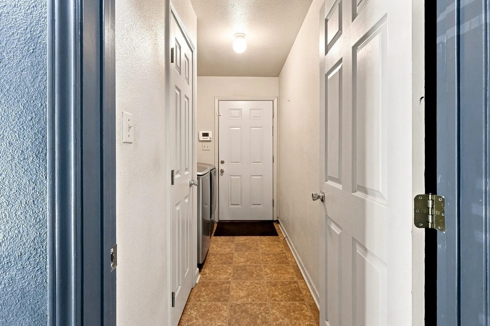 Single Family Residence For Sale in Dallas County , 2335 Bethurum Avenue, Dallas, Texas 75215, 3 Bedroom, 2 Bathroom, 1 Garage spaces, 1,269 Sqft, built in 2007, mls#21374372, Real Estate Agent in Dallas, Homes For Sale in Dallas county, Homes For Sale in Dallas, Realtor in Dallas Texas, Real Estate Brokerage Independent Realty Texas, Luminita Cordes Realtor