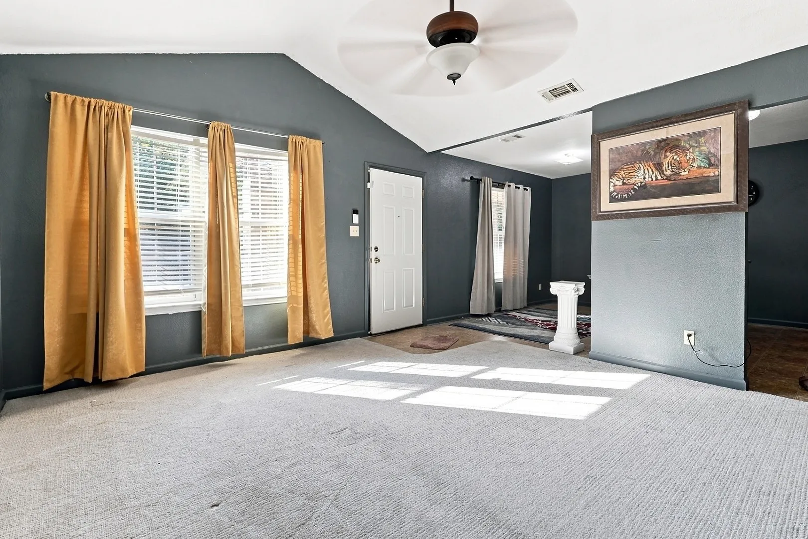 Single Family Residence For Sale in Dallas County , 2335 Bethurum Avenue, Dallas, Texas 75215, 3 Bedroom, 2 Bathroom, 1 Garage spaces, 1,269 Sqft, built in 2007, mls#21374372, Real Estate Agent in Dallas, Homes For Sale in Dallas county, Homes For Sale in Dallas, Realtor in Dallas Texas, Real Estate Brokerage Independent Realty Texas, Luminita Cordes Realtor