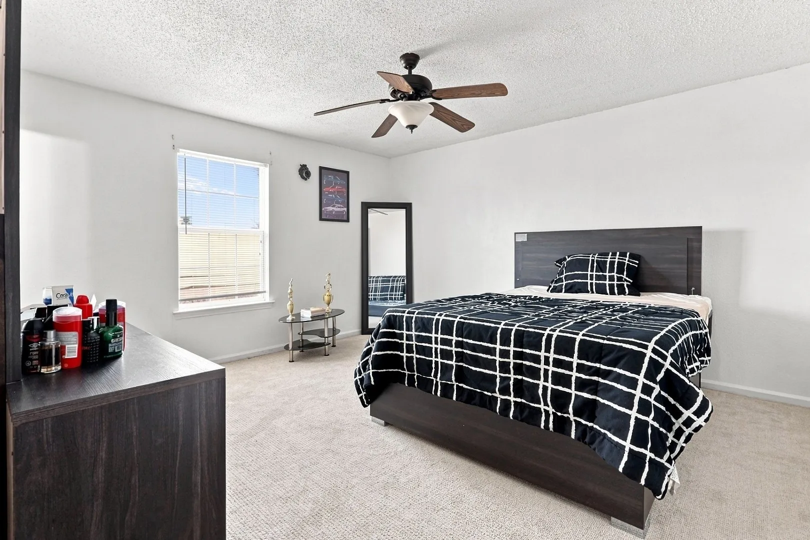 Single Family Residence For Sale in Dallas County , 2335 Bethurum Avenue, Dallas, Texas 75215, 3 Bedroom, 2 Bathroom, 1 Garage spaces, 1,269 Sqft, built in 2007, mls#21374372, Real Estate Agent in Dallas, Homes For Sale in Dallas county, Homes For Sale in Dallas, Realtor in Dallas Texas, Real Estate Brokerage Independent Realty Texas, Luminita Cordes Realtor